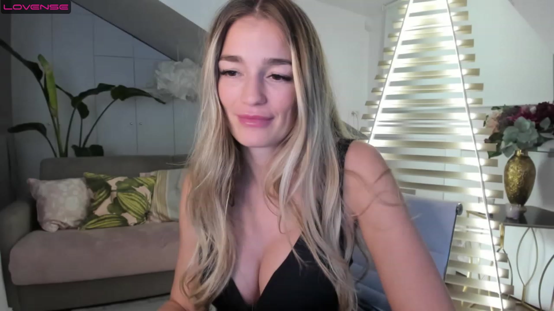 Gallery image thumbnail from SpicyLady87's myfreecams stream on, 04/13/2023, 23:05 image 3 of 20