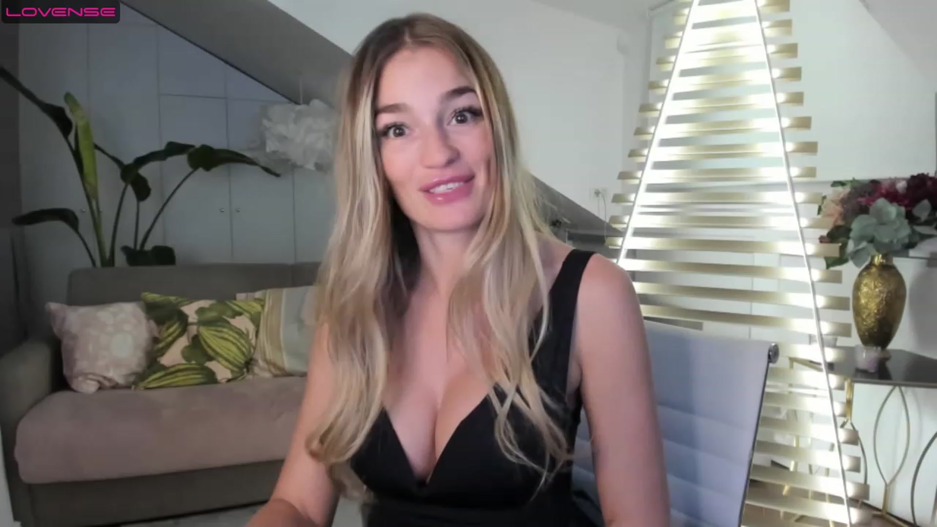 Gallery image thumbnail from SpicyLady87's myfreecams stream on, 04/13/2023, 23:05 image 11 of 20