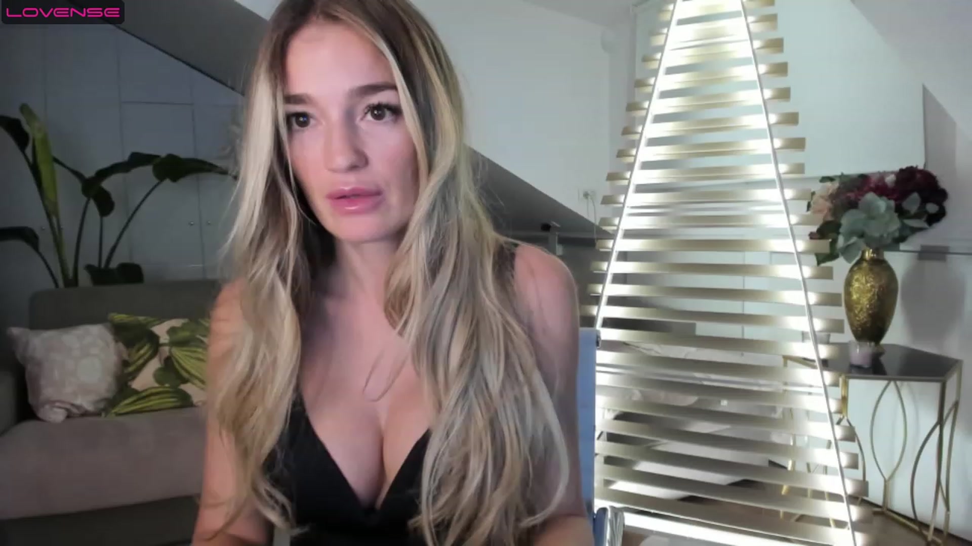 Gallery image thumbnail from SpicyLady87's myfreecams stream on, 04/14/2023, 01:07 image 13 of 20