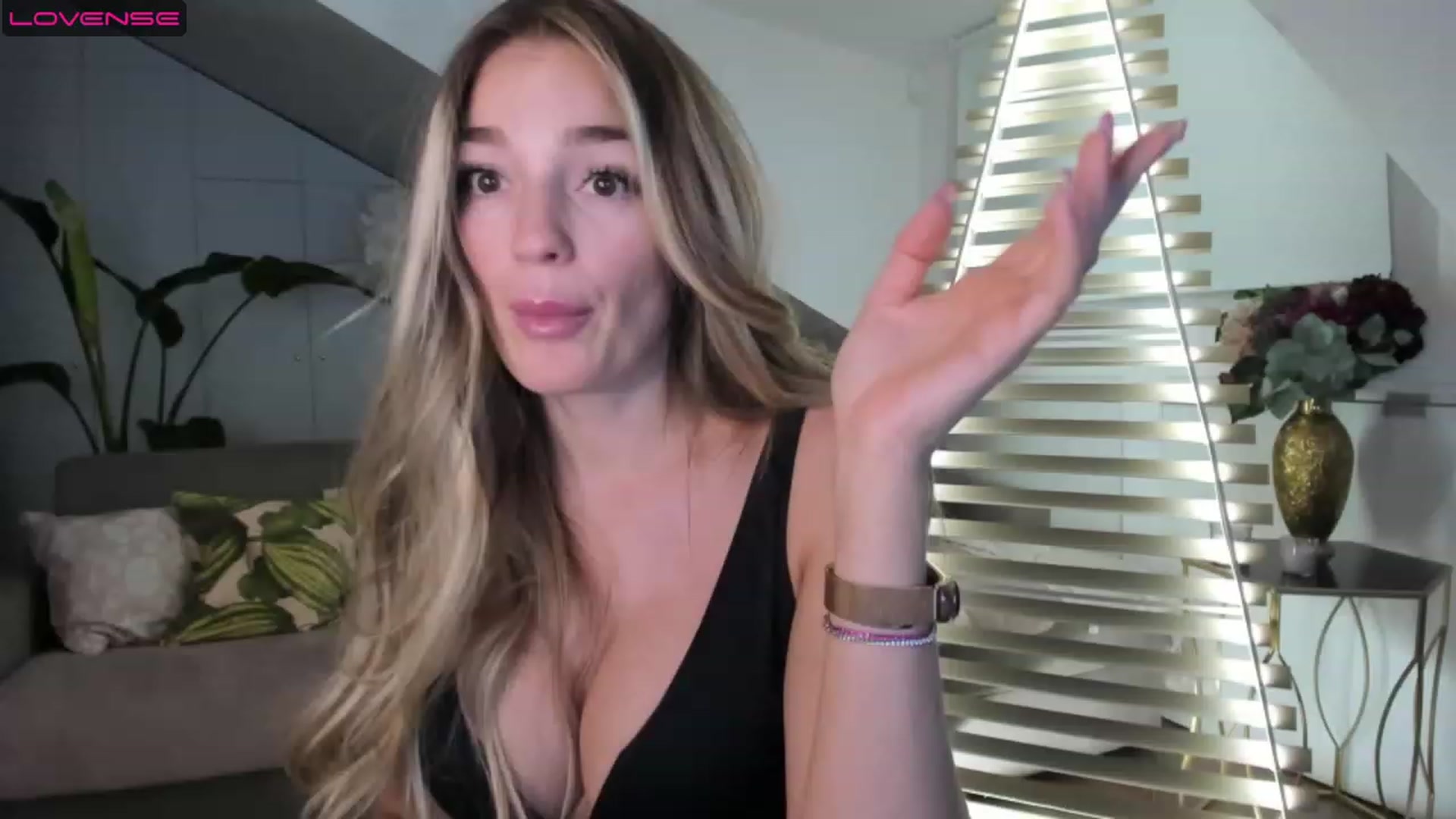 Gallery image thumbnail from SpicyLady87's myfreecams stream on, 04/14/2023, 01:07 image 18 of 20