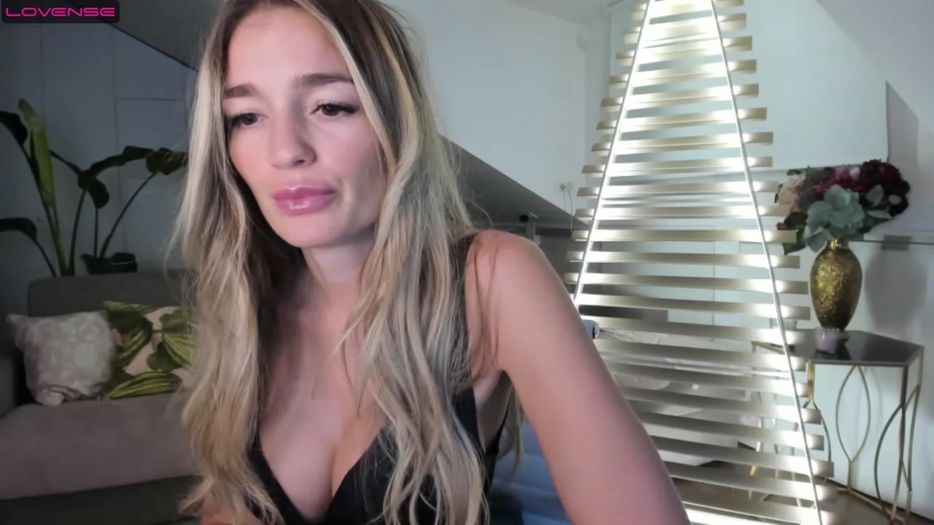 Gallery image thumbnail from SpicyLady87's myfreecams stream on, 04/14/2023, 01:07 image 11 of 20