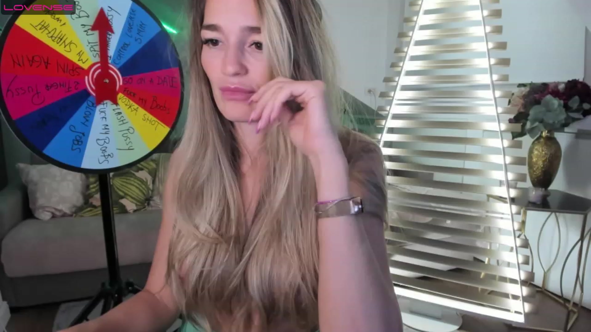 Gallery image thumbnail from SpicyLady87's myfreecams stream on, 04/16/2023, 01:54 image 15 of 20