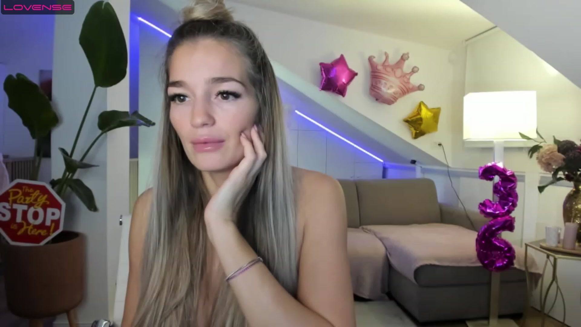 Gallery image thumbnail from SpicyLady87's myfreecams stream on, 05/04/2023, 23:01 image 12 of 20