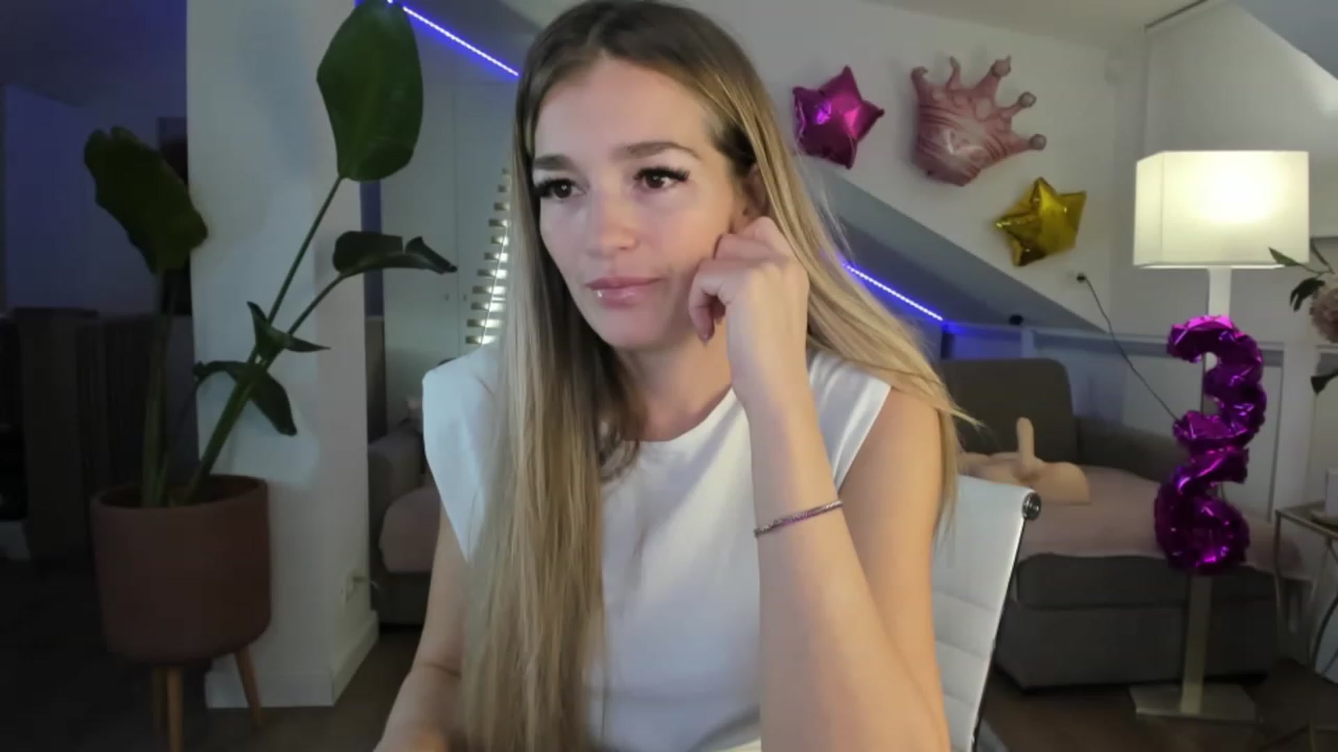 Gallery image thumbnail from SpicyLady87's myfreecams stream on, 05/13/2023, 19:01 image 3 of 20