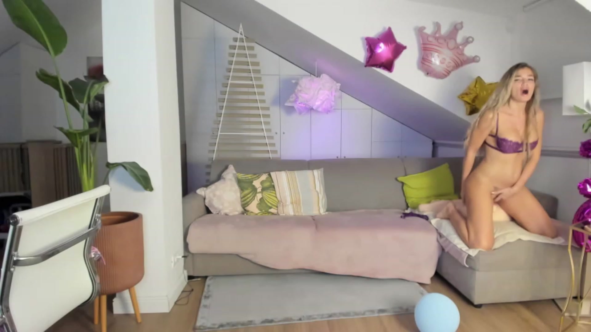 Gallery image thumbnail from SpicyLady87's myfreecams stream on, 06/05/2023, 02:18 image 1 of 20