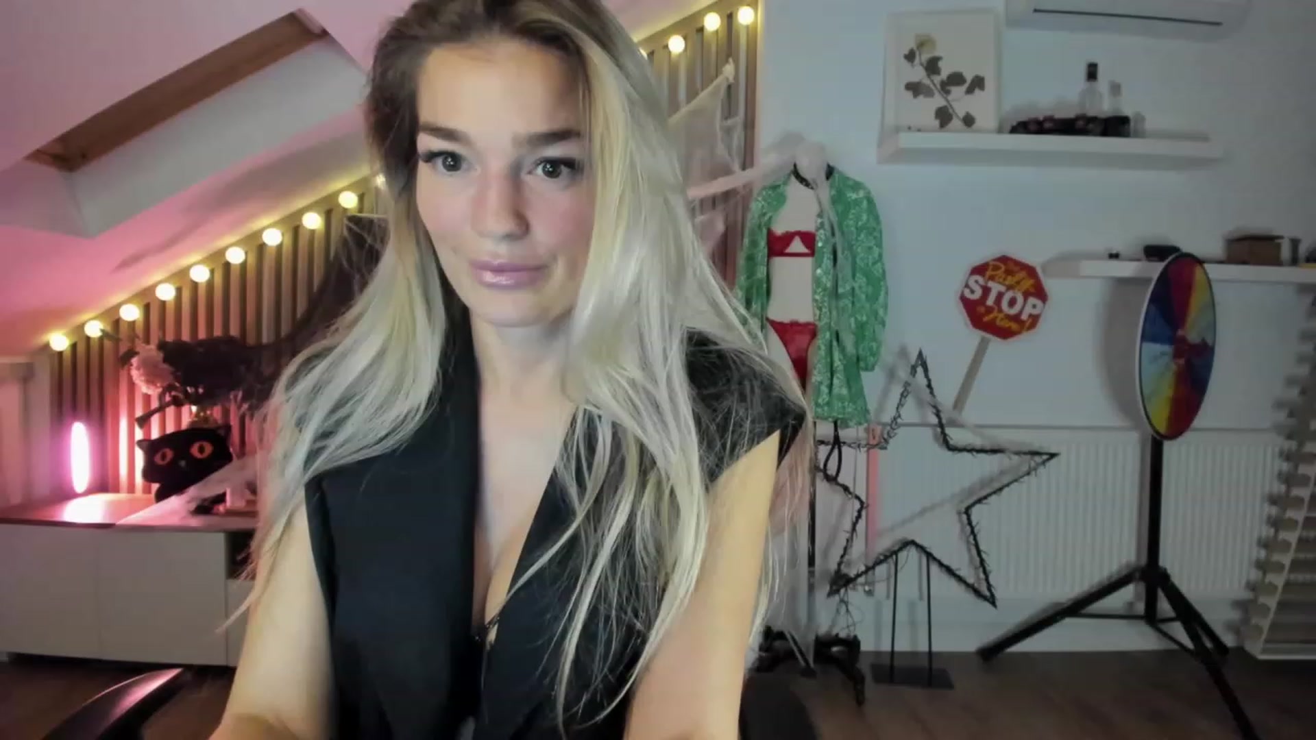 Gallery image thumbnail from SpicyLady87's myfreecams stream on, 11/10/2023, 22:24 image 4 of 20