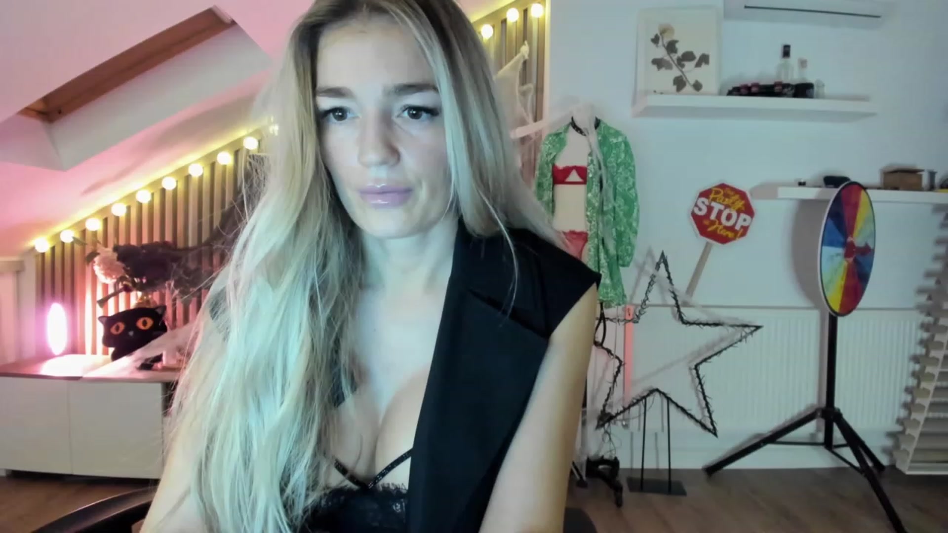 Gallery image thumbnail from SpicyLady87's myfreecams stream on, 11/10/2023, 22:24 image 8 of 20