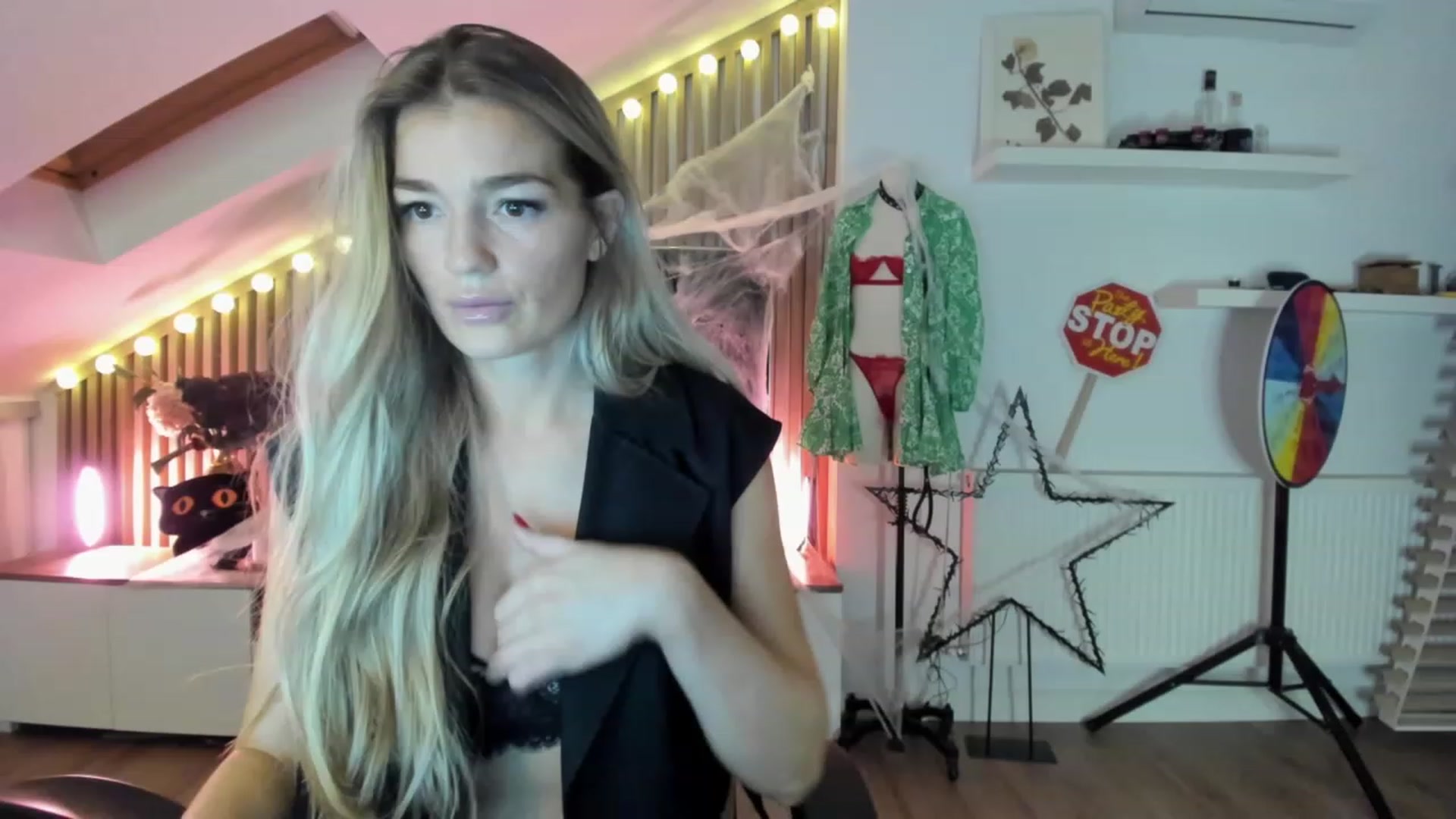 Gallery image thumbnail from SpicyLady87's myfreecams stream on, 11/10/2023, 22:24 image 15 of 20