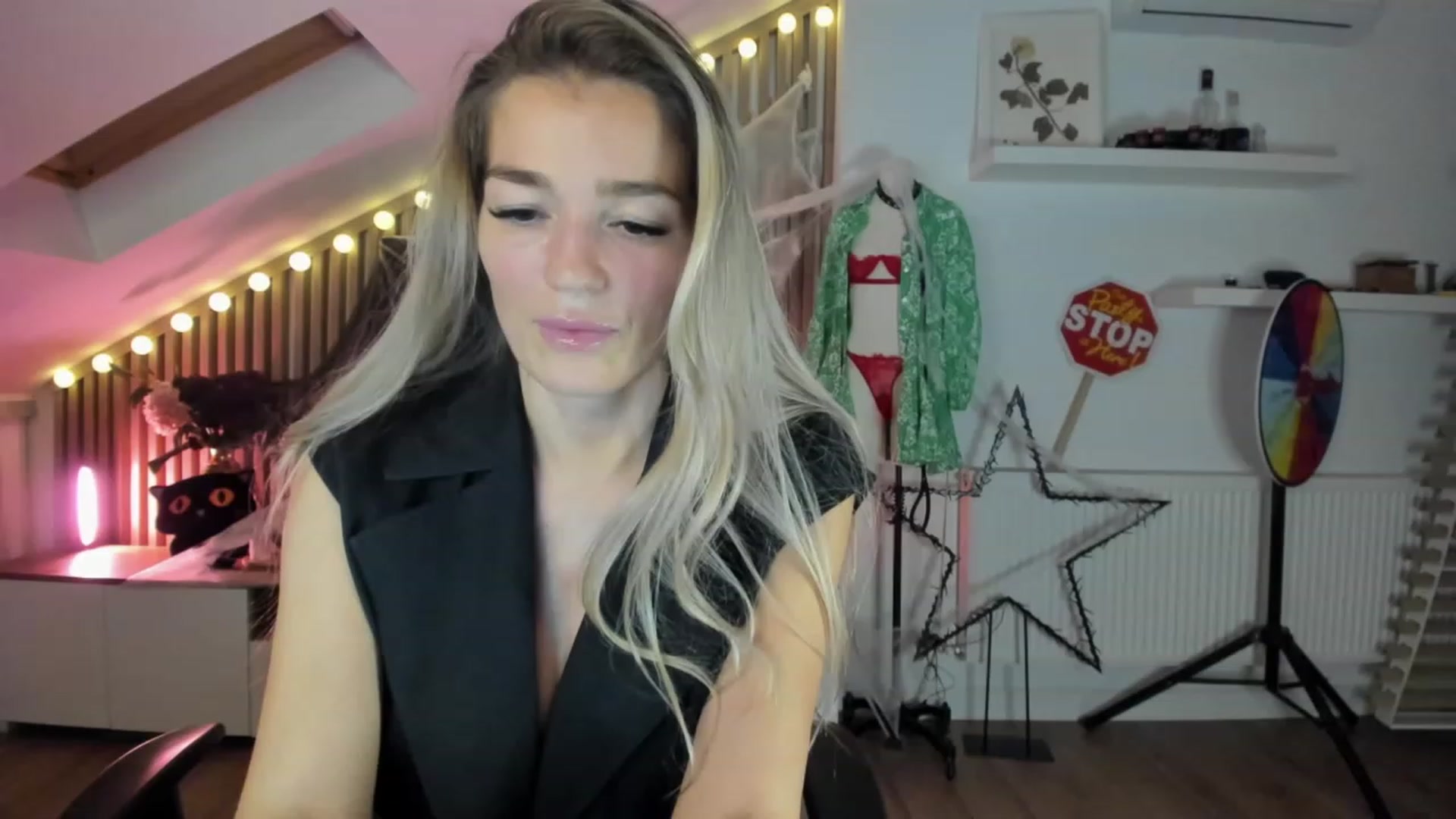 Gallery image thumbnail from SpicyLady87's myfreecams stream on, 11/10/2023, 22:24 image 1 of 20