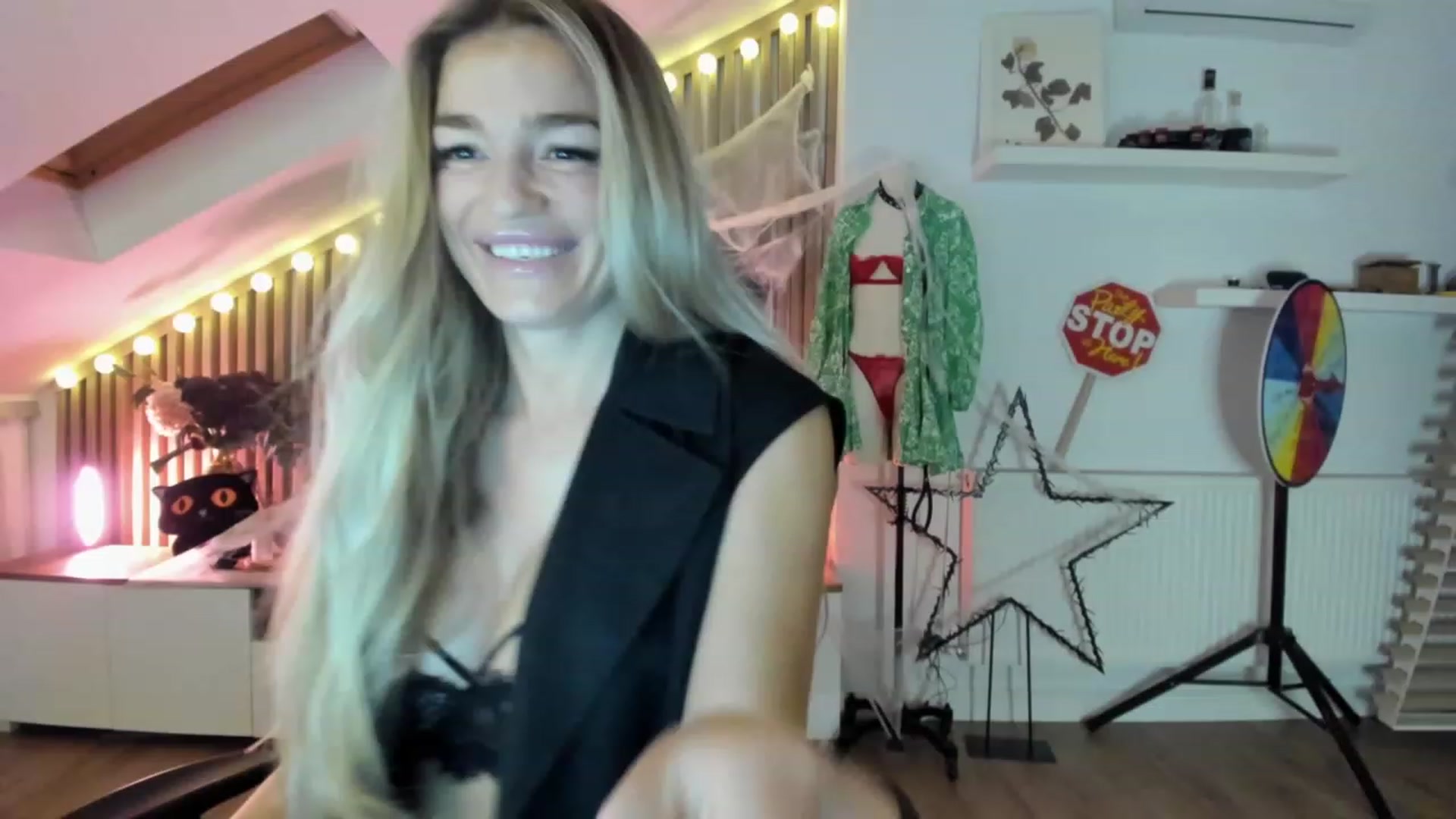 Gallery image thumbnail from SpicyLady87's myfreecams stream on, 11/10/2023, 22:24 image 7 of 20
