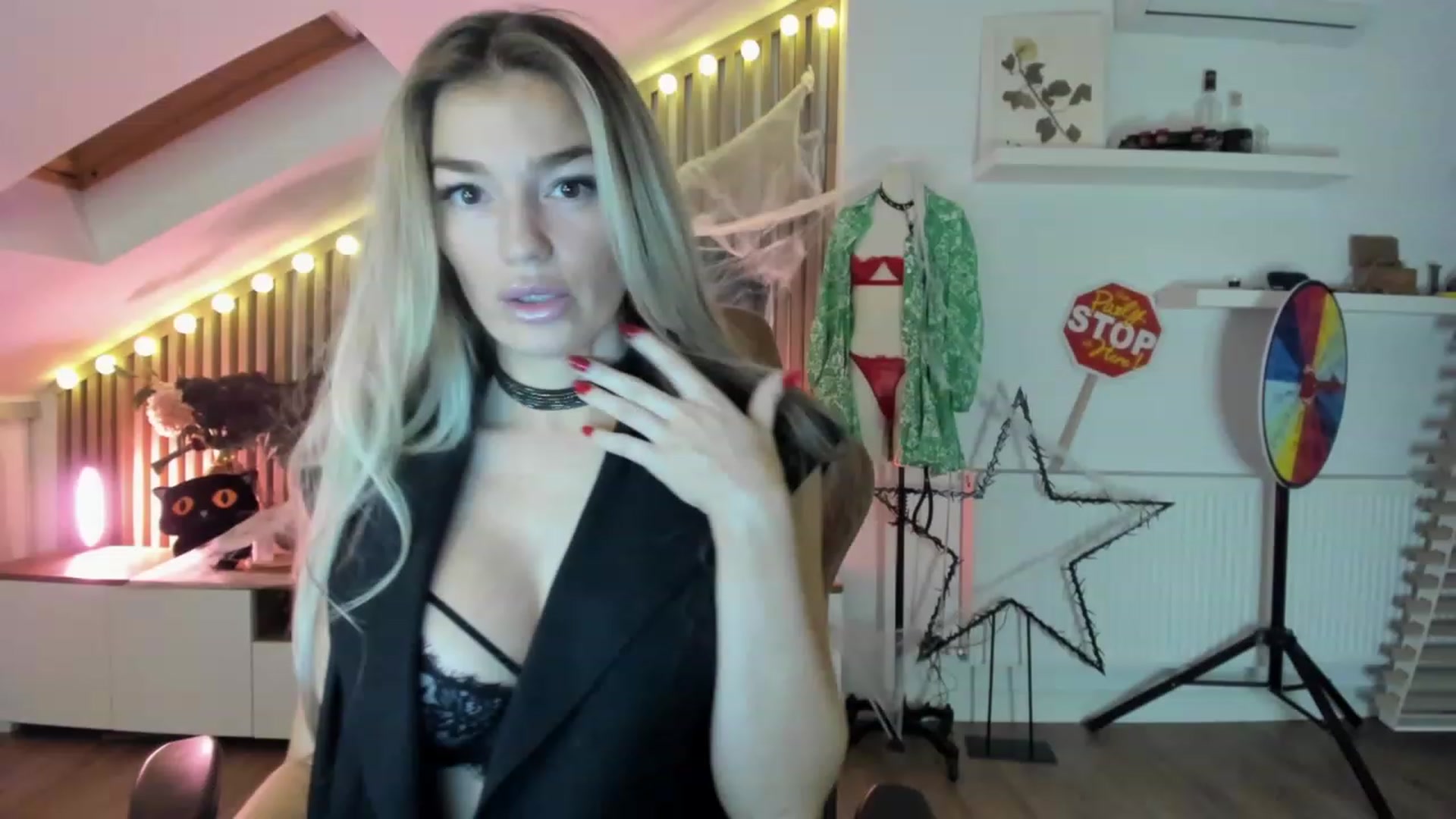Gallery image thumbnail from SpicyLady87's myfreecams stream on, 11/10/2023, 22:24 image 18 of 20