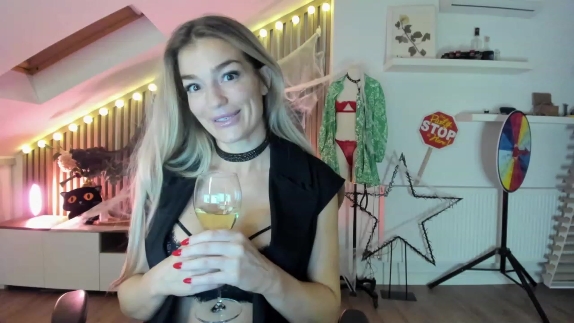 Gallery image thumbnail from SpicyLady87's myfreecams stream on, 11/10/2023, 22:24 image 17 of 20