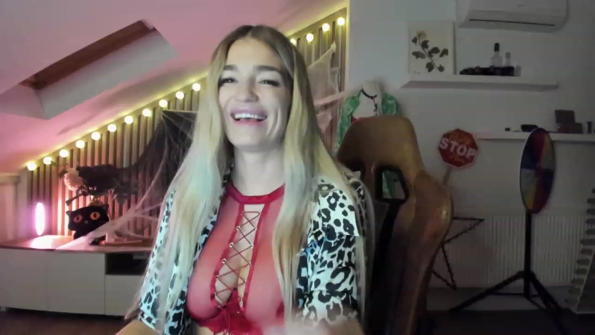 Gallery image thumbnail from SpicyLady87's myfreecams stream on, 11/12/2023, 21:02 image 10 of 20