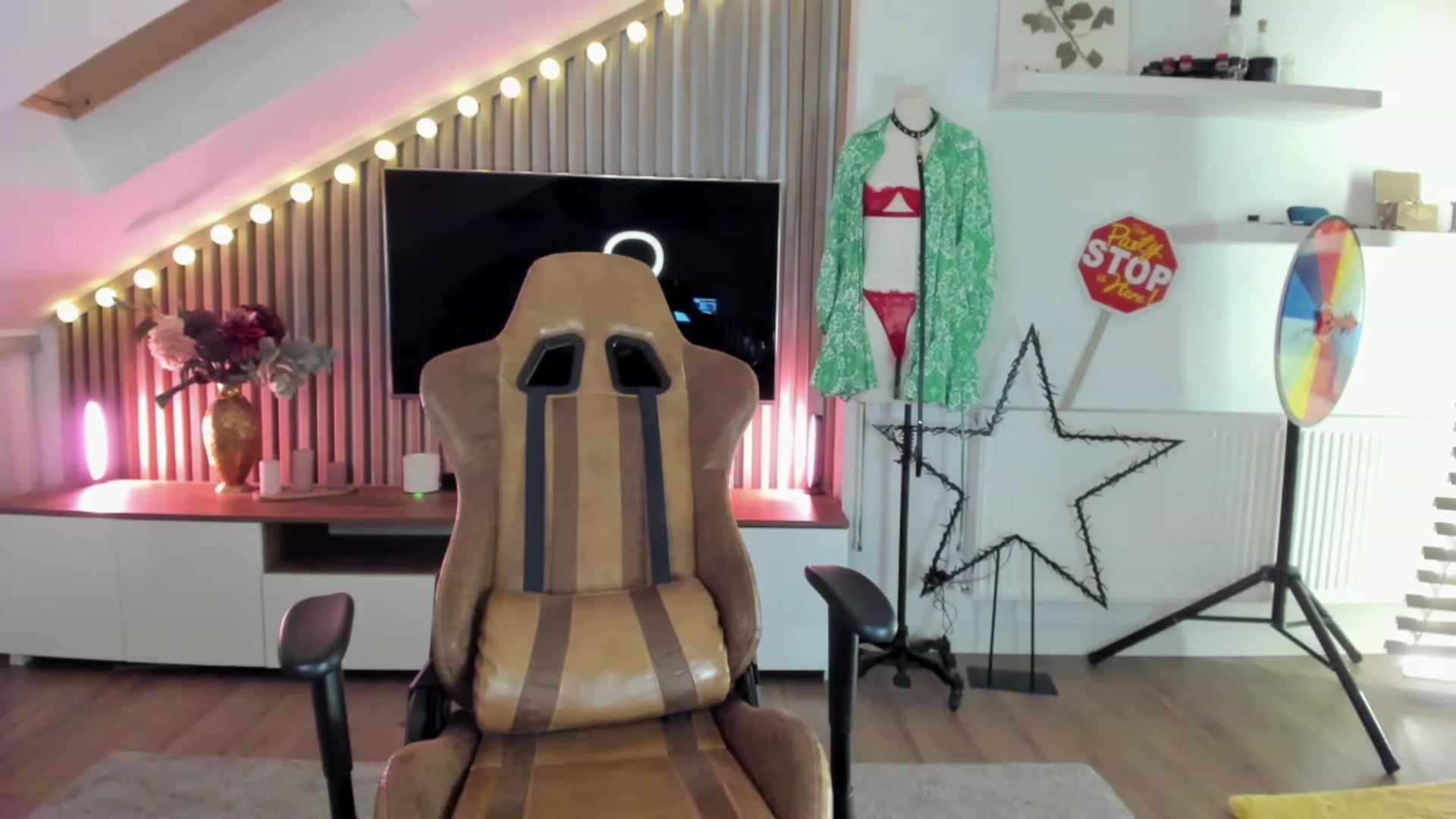 Gallery image thumbnail from SpicyLady87's myfreecams stream on, 11/14/2023, 22:19 image 1 of 20