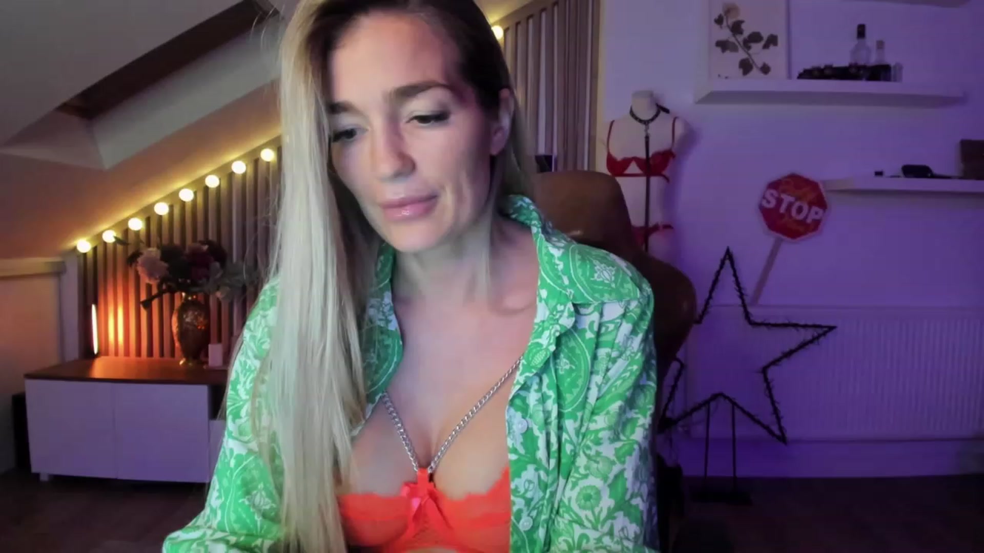 Gallery image thumbnail from SpicyLady87's myfreecams stream on, 11/25/2023, 21:43 image 1 of 20