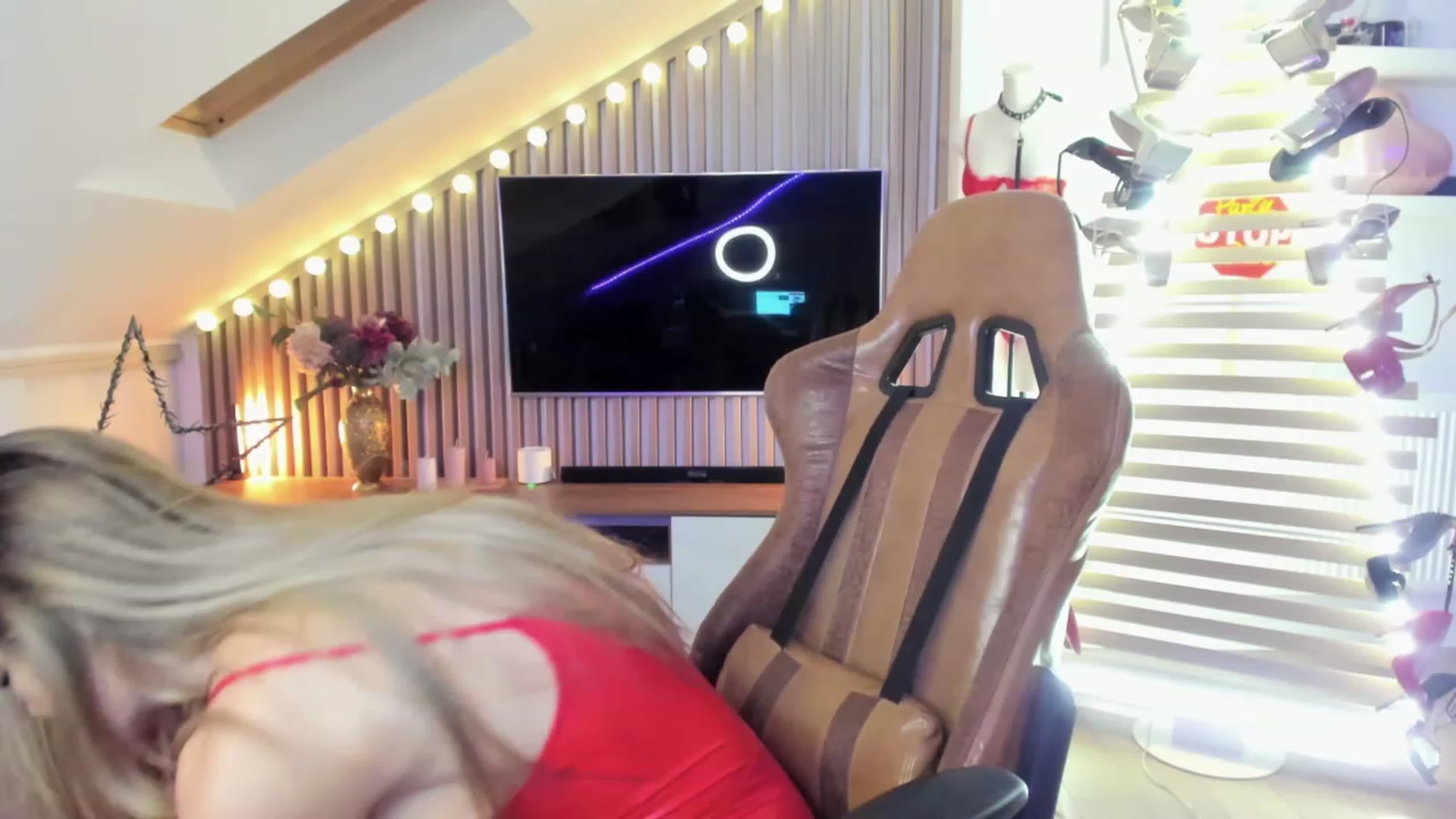Gallery image thumbnail from SpicyLady87's myfreecams stream on, 12/08/2023, 24:56 image 18 of 20