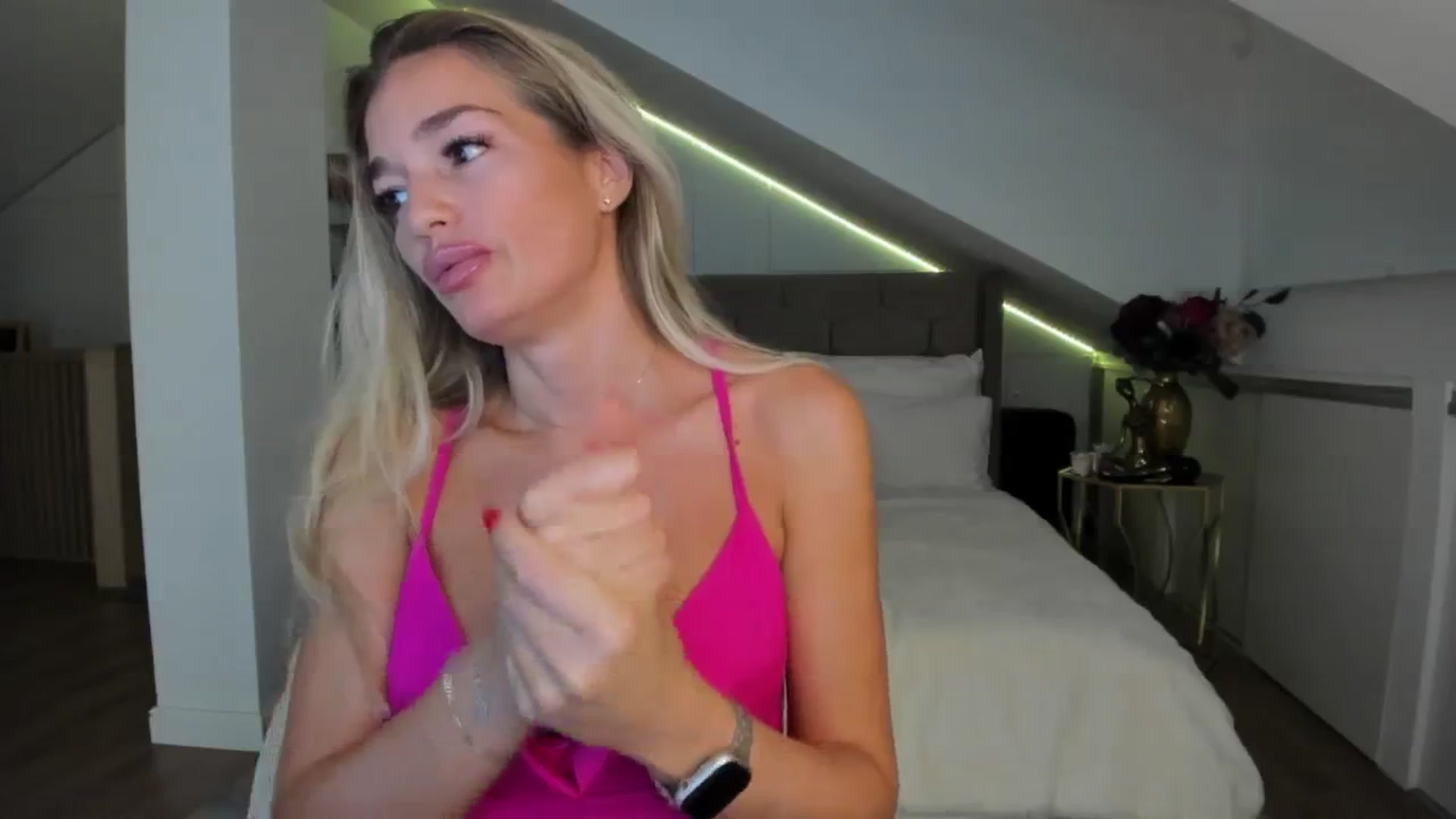 Gallery image thumbnail from SpicyLady87's myfreecams stream on, 08/08/2024, 24:46 image 11 of 20