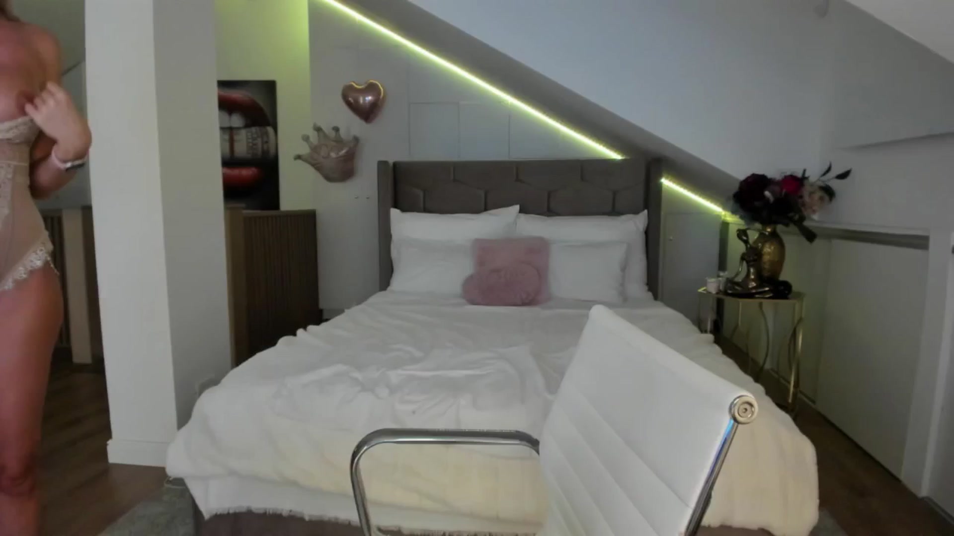 Gallery image thumbnail from SpicyLady87's myfreecams stream on, 08/25/2024, 24:11 image 1 of 20