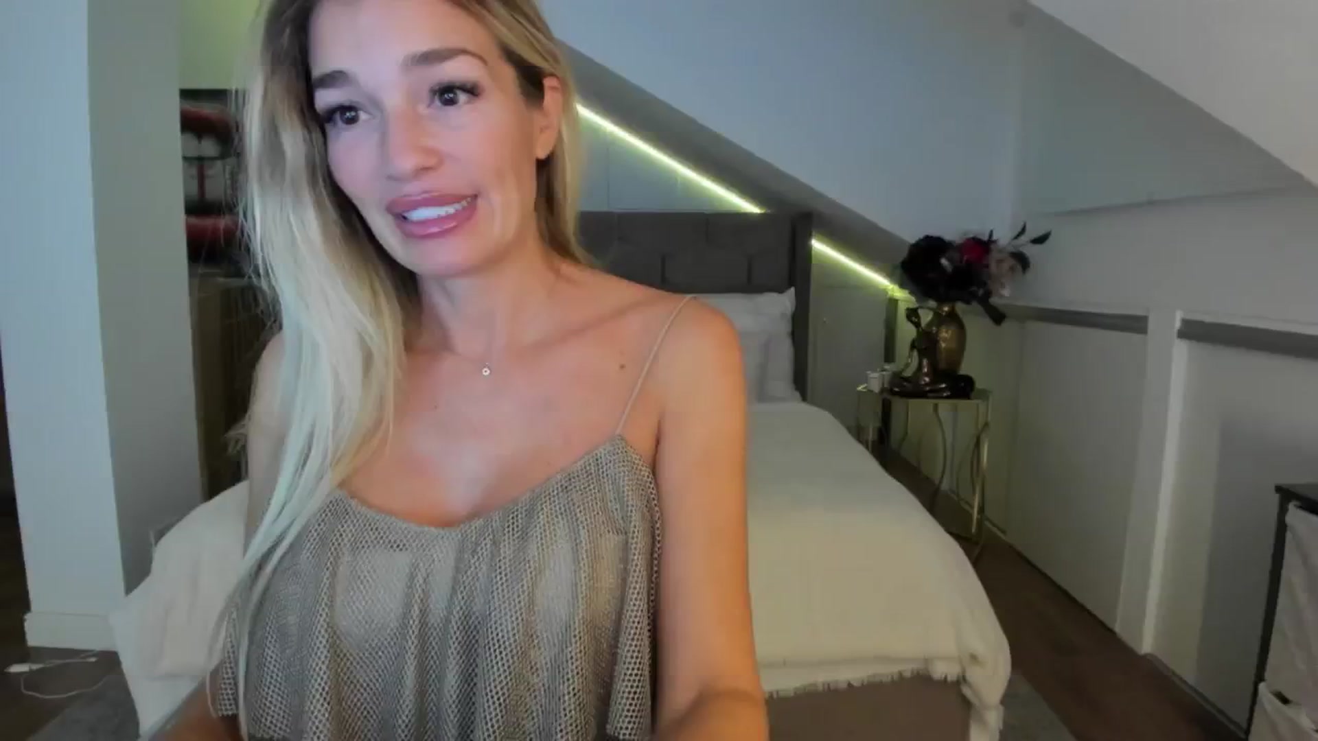 Gallery image thumbnail from SpicyLady87's myfreecams stream on, 09/17/2024, 05:56 image 6 of 20