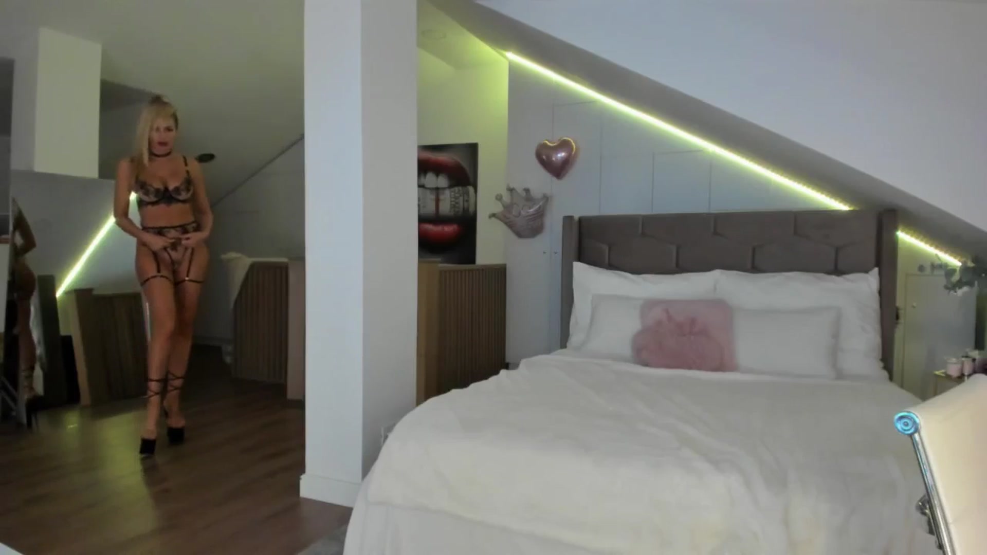 Gallery image thumbnail from SpicyLady87's myfreecams stream on, 10/07/2024, 24:03 image 17 of 20