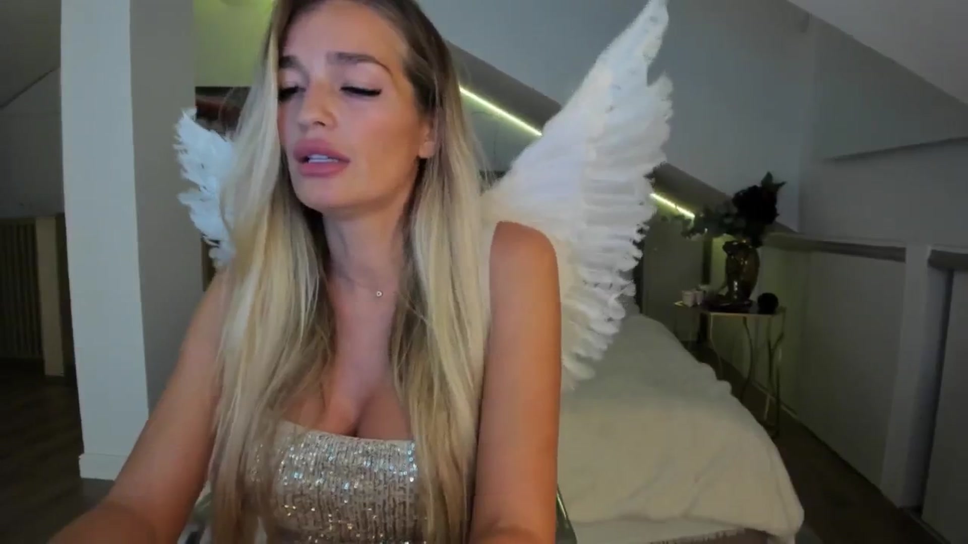 Gallery image thumbnail from SpicyLady87's myfreecams stream on, 11/01/2024, 24:22 image 6 of 20