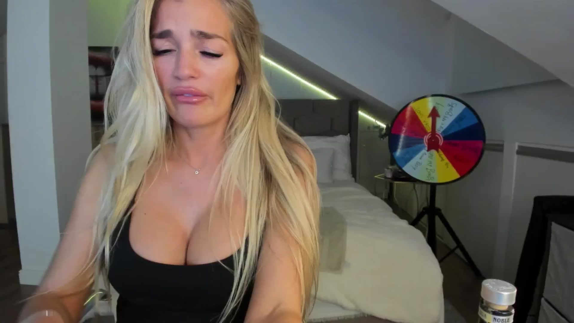 Gallery image thumbnail from SpicyLady87's myfreecams stream on, 12/05/2024, 02:07 image 12 of 20