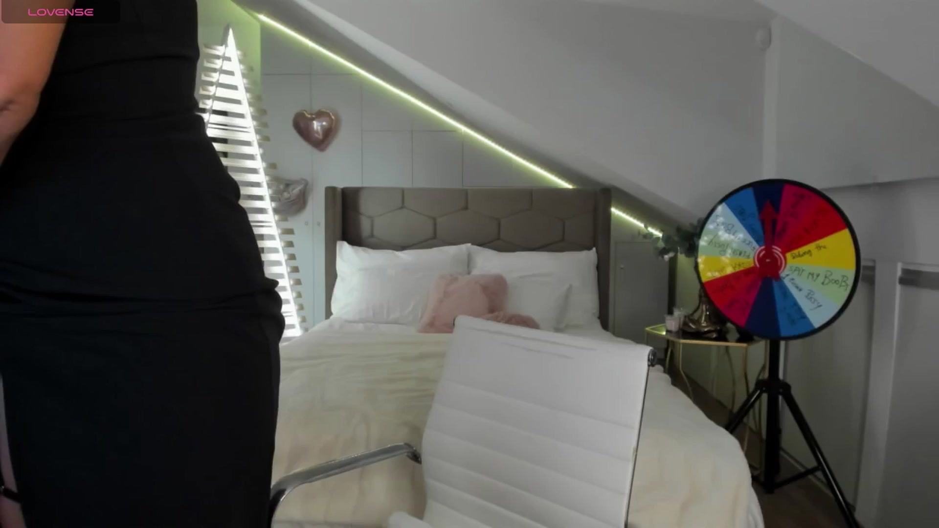 Gallery image thumbnail from SpicyLady87's myfreecams stream on, 12/27/2024, 24:14 image 18 of 20