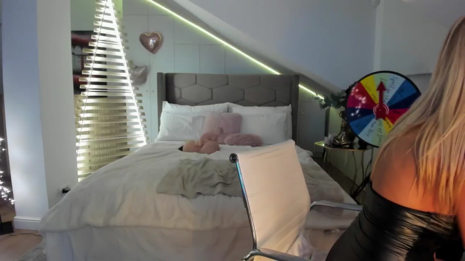 Gallery image thumbnail from SpicyLady87's myfreecams stream on, 01/08/2025, 02:08 image 10 of 20