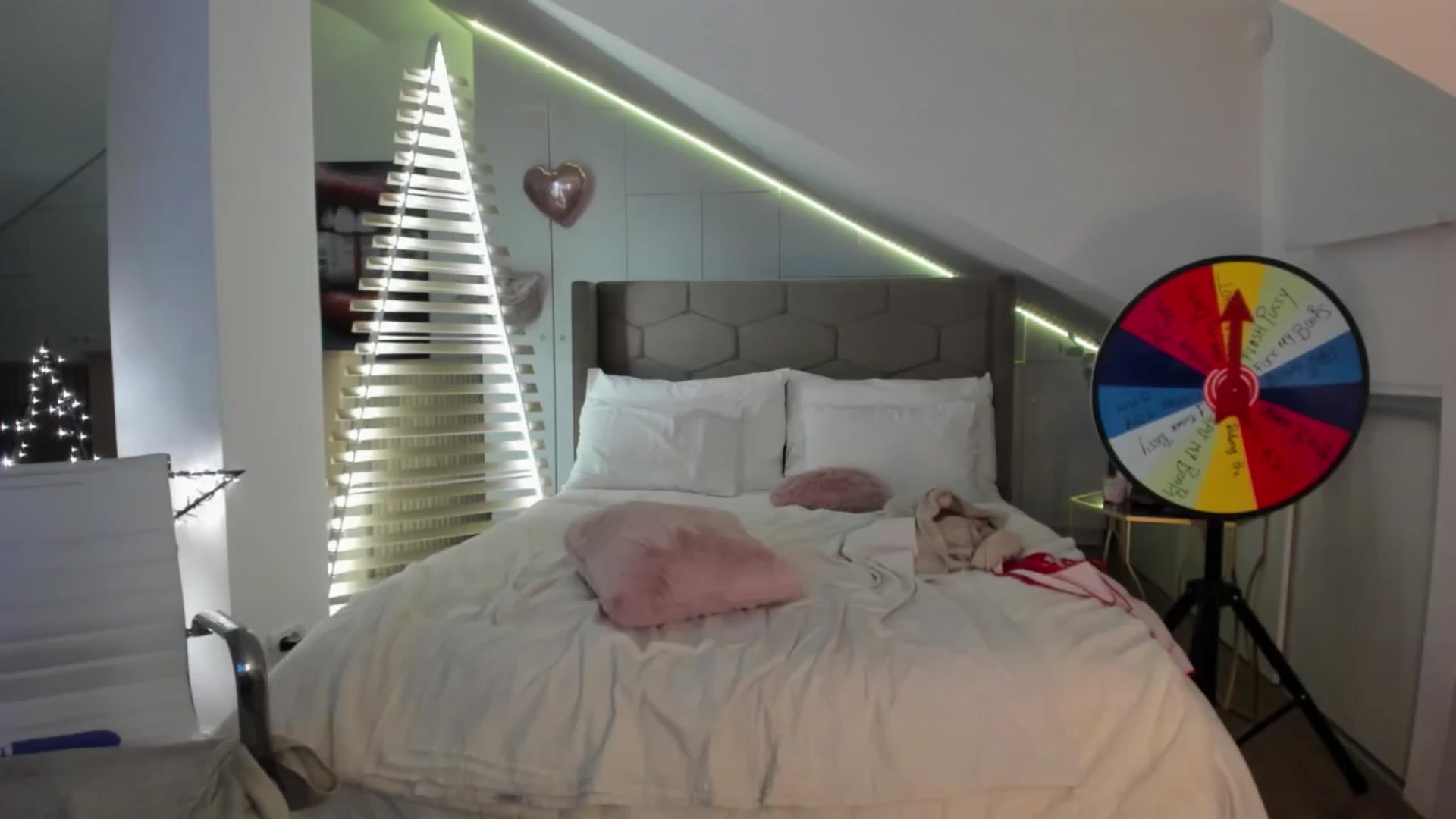 Gallery image thumbnail from SpicyLady87's myfreecams stream on, 01/17/2025, 03:03 image 18 of 20