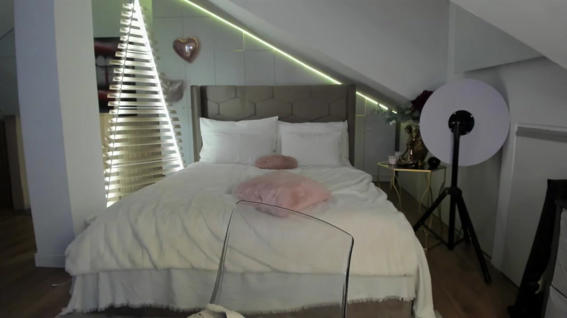 Gallery image thumbnail from SpicyLady87's myfreecams stream on, 02/26/2025, 01:16 image 17 of 20