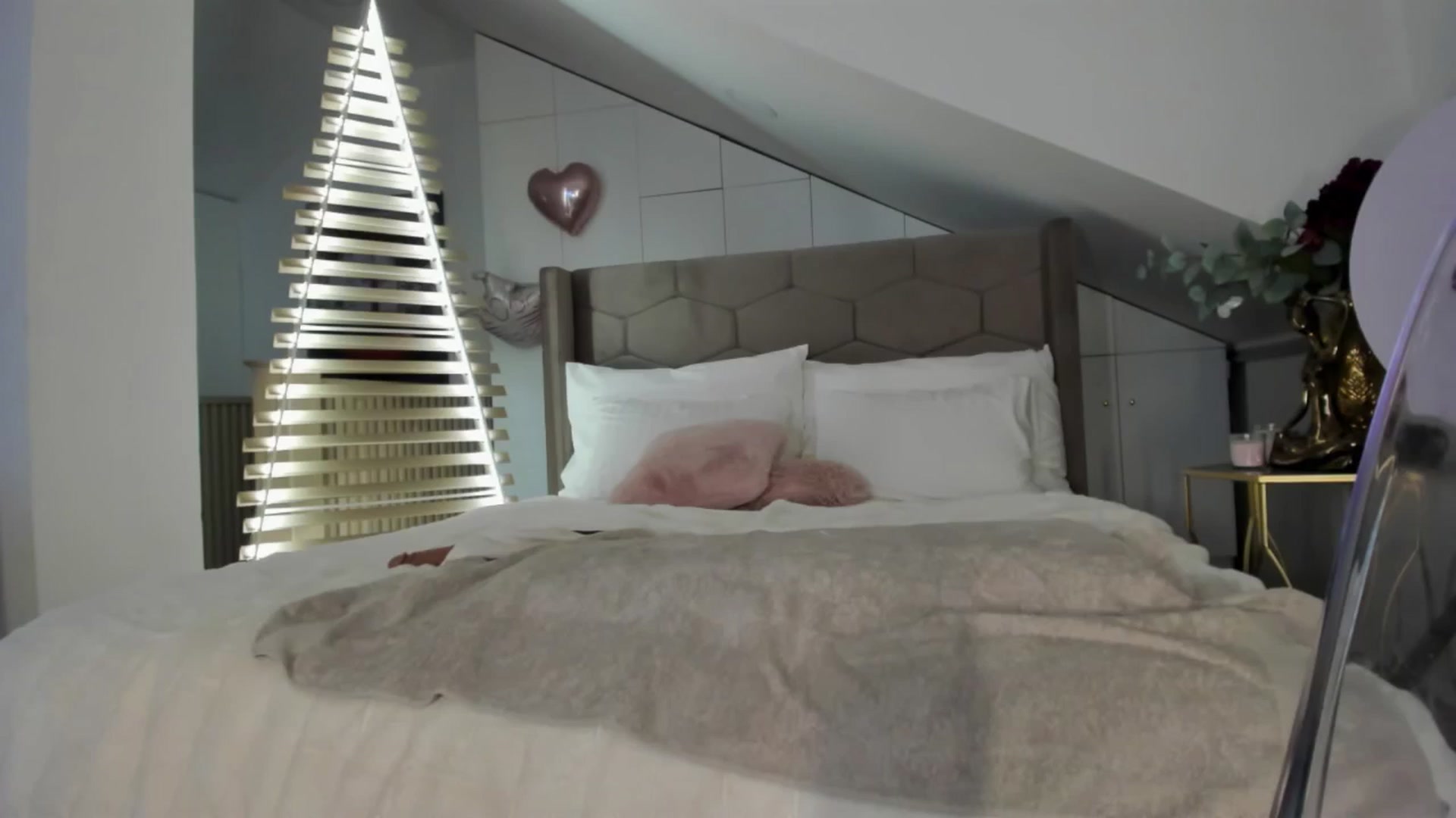 Gallery image thumbnail from SpicyLady87's myfreecams stream on, 03/08/2025, 01:18 image 15 of 20