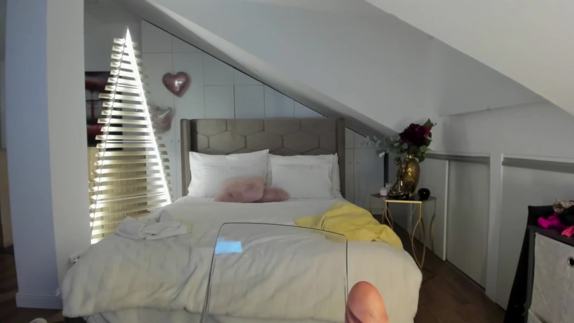 Gallery image thumbnail from SpicyLady87's myfreecams stream on, 03/12/2025, 24:04 image 16 of 20