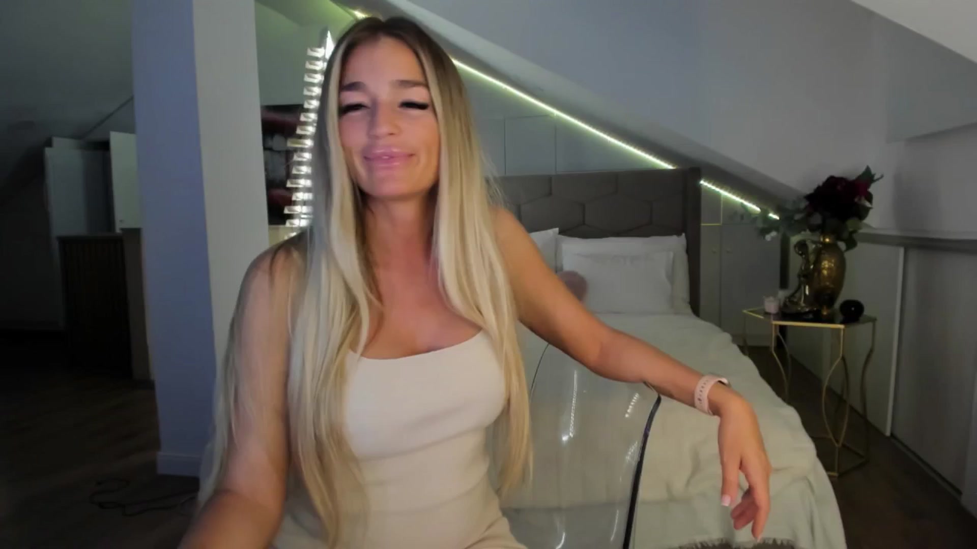 Gallery image thumbnail from SpicyLady87's myfreecams stream on, 03/15/2025, 01:27 image 9 of 20
