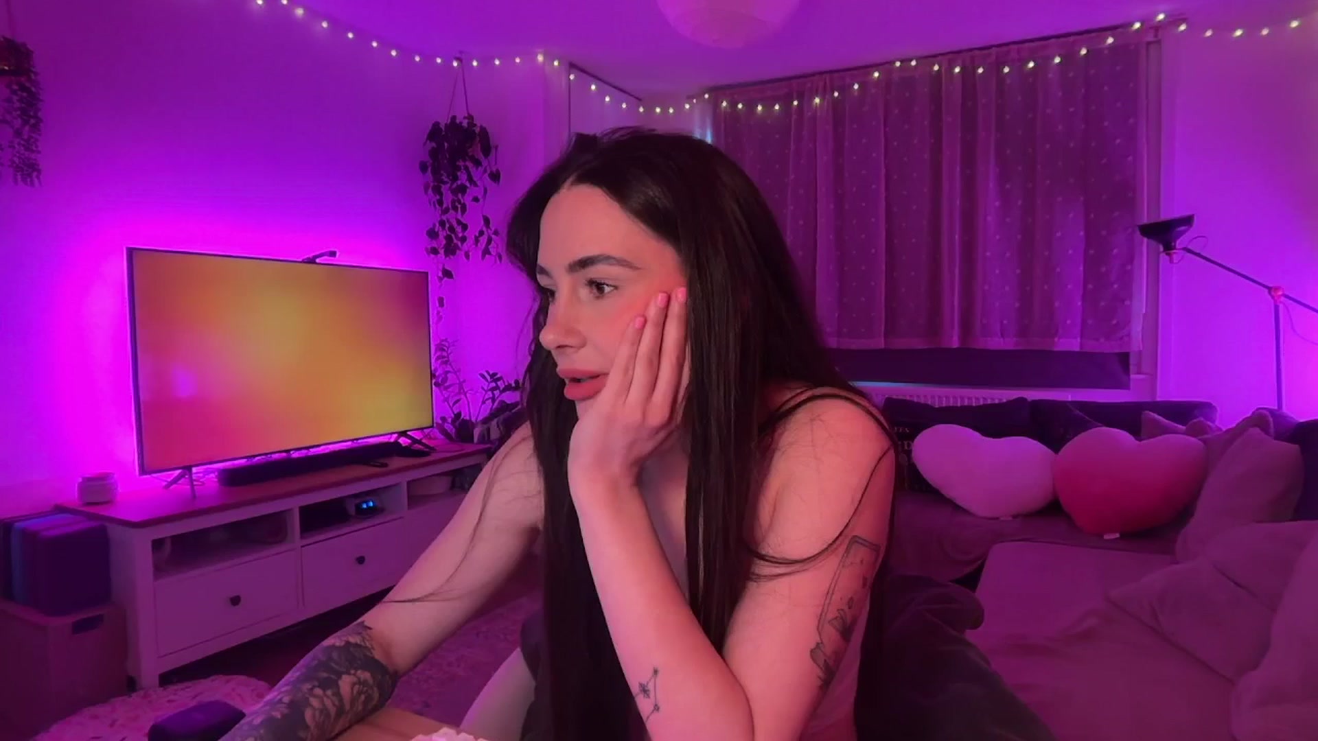 Gallery image thumbnail from SpicyLunaa's myfreecams stream on, 01/05/2026, 12:53 image 1 of 20