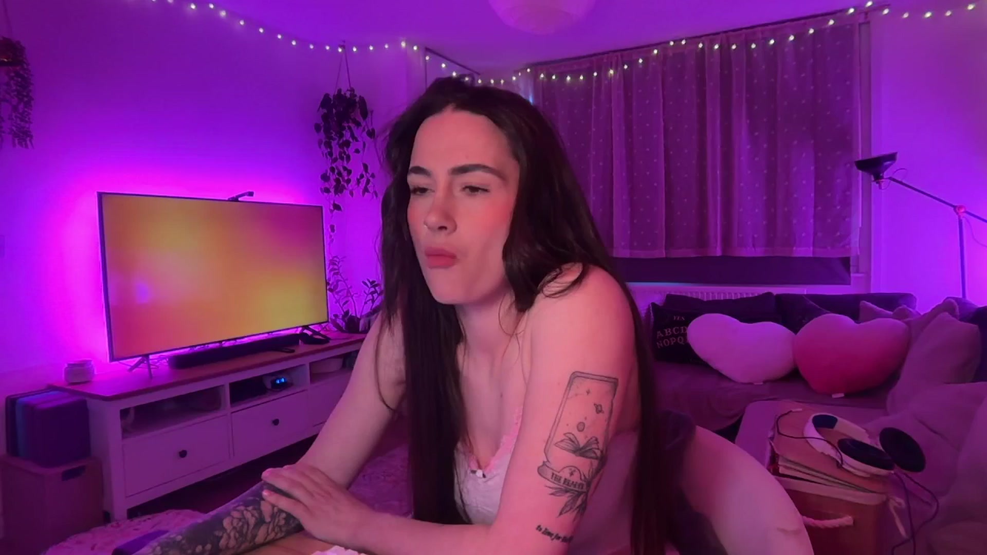 Gallery image thumbnail from SpicyLunaa's myfreecams stream on, 01/05/2026, 12:53 image 15 of 20