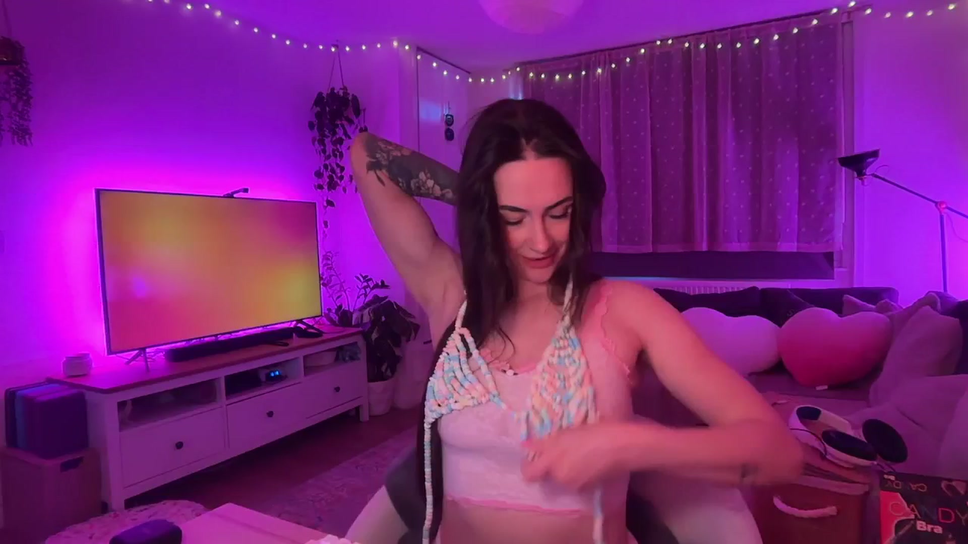 Gallery image thumbnail from SpicyLunaa's myfreecams stream on, 01/05/2026, 12:53 image 18 of 20