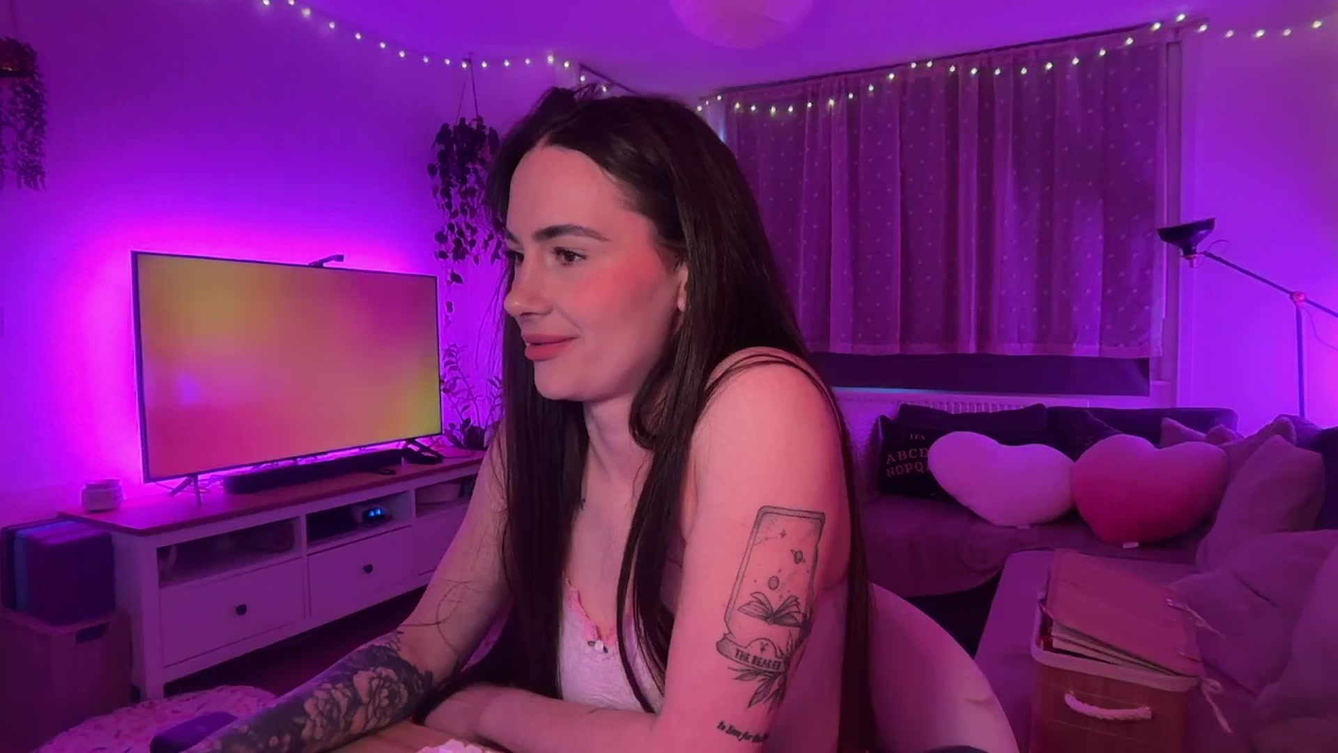 Gallery image thumbnail from SpicyLunaa's myfreecams stream on, 01/05/2026, 12:53 image 6 of 20