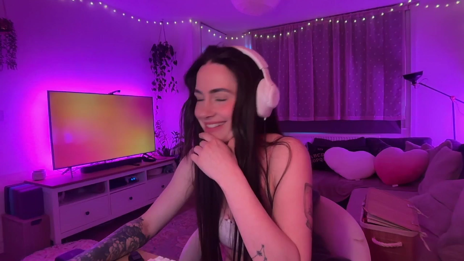 Gallery image thumbnail from SpicyLunaa's myfreecams stream on, 01/05/2026, 12:53 image 11 of 20