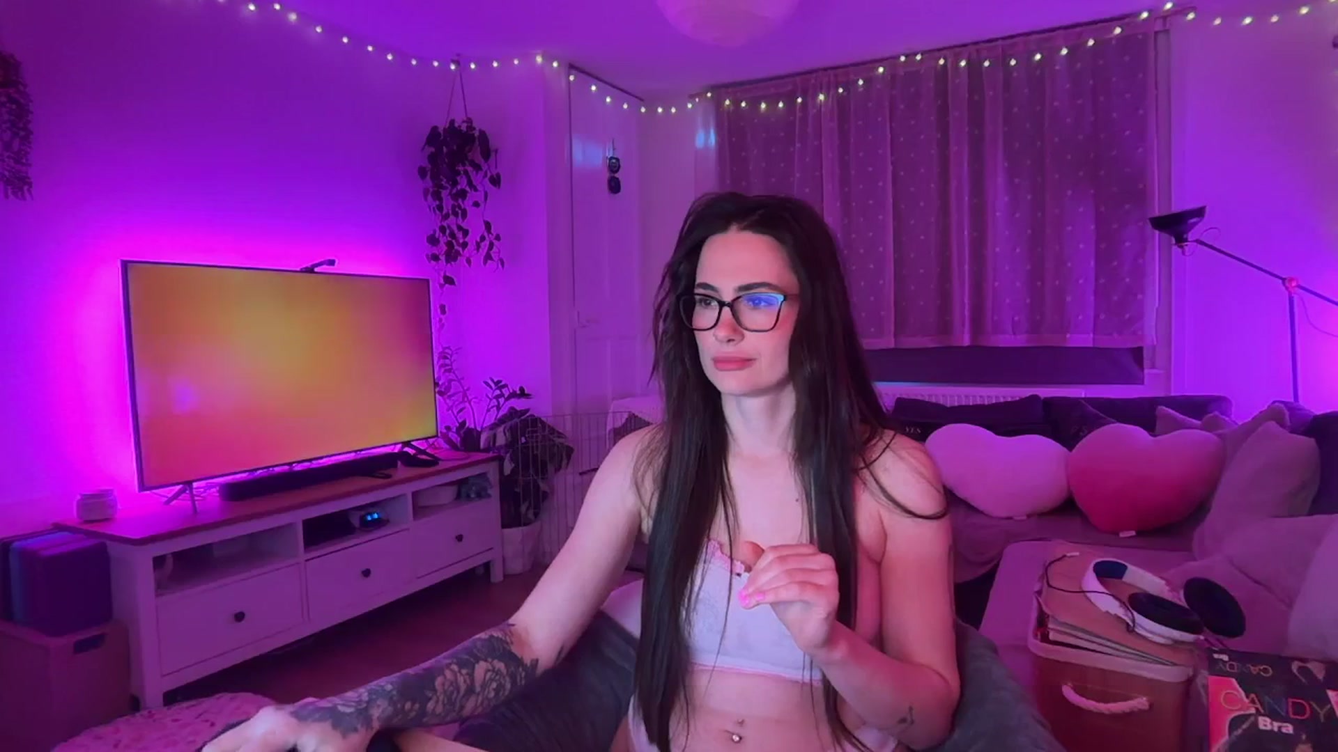 Gallery image thumbnail from SpicyLunaa's myfreecams stream on, 01/05/2026, 13:26 image 10 of 20