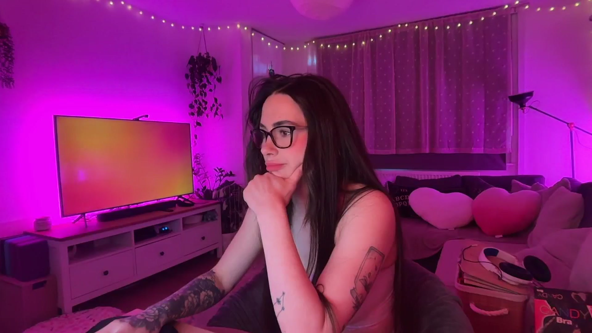 Gallery image thumbnail from SpicyLunaa's myfreecams stream on, 01/05/2026, 13:26 image 19 of 20