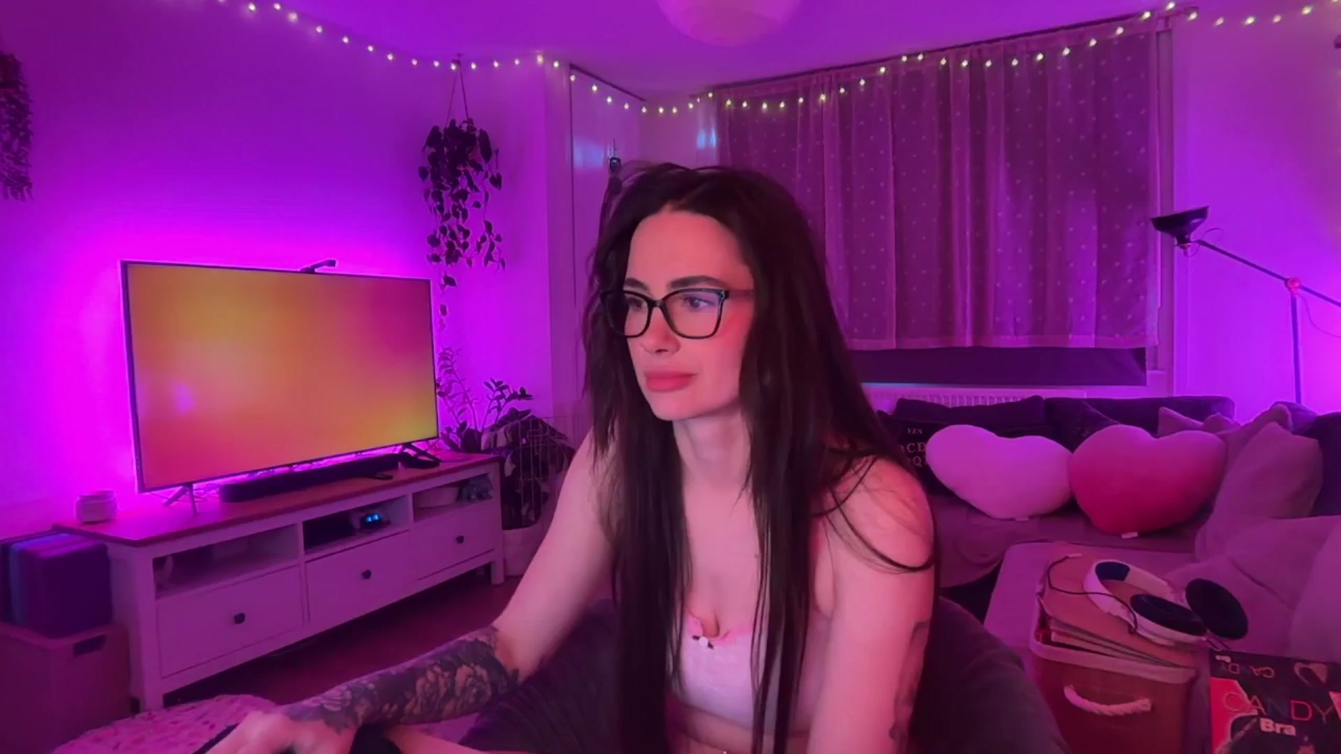 Gallery image thumbnail from SpicyLunaa's myfreecams stream on, 01/05/2026, 13:26 image 8 of 20
