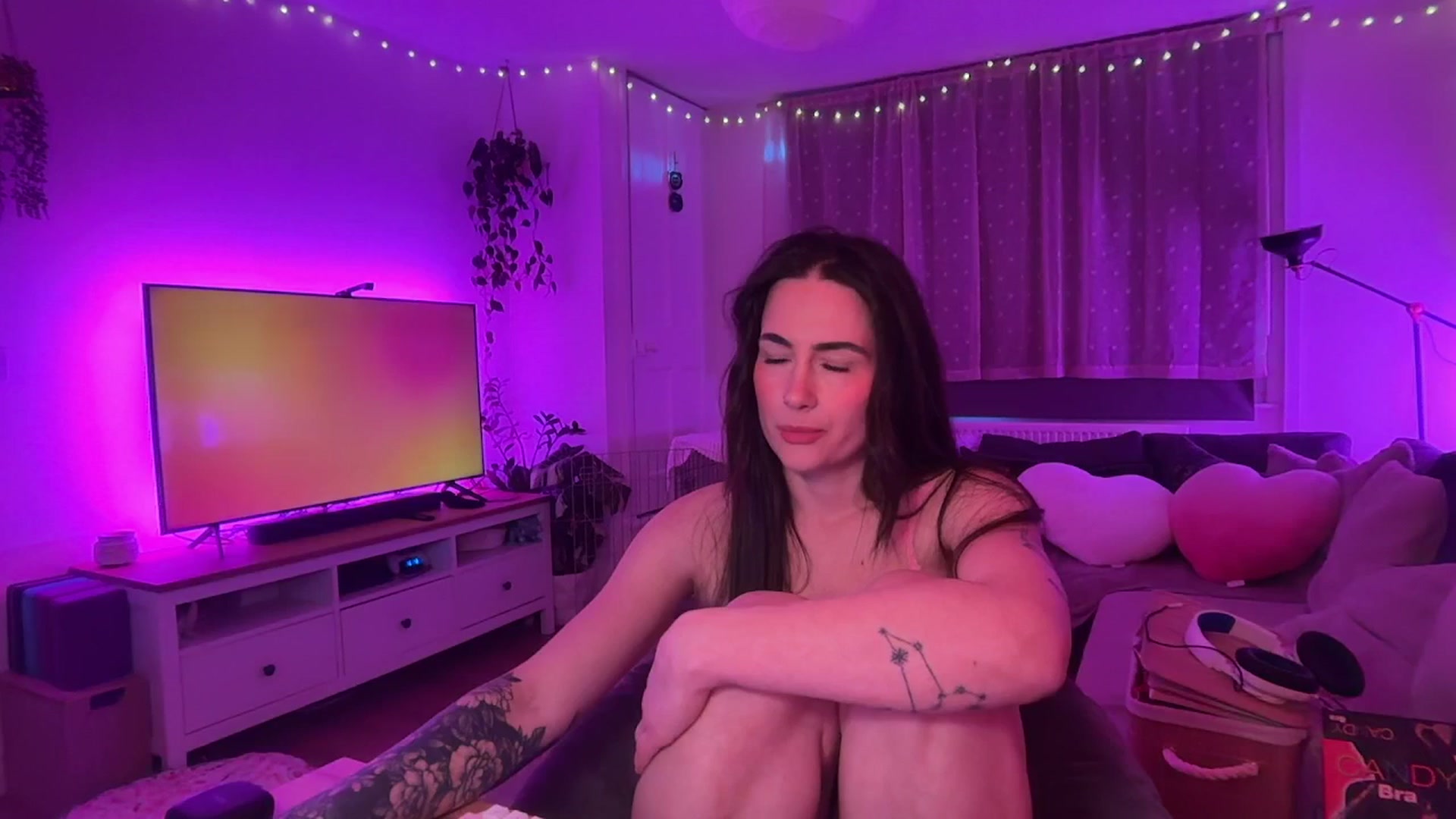 Gallery image thumbnail from SpicyLunaa's myfreecams stream on, 01/05/2026, 13:26 image 1 of 20