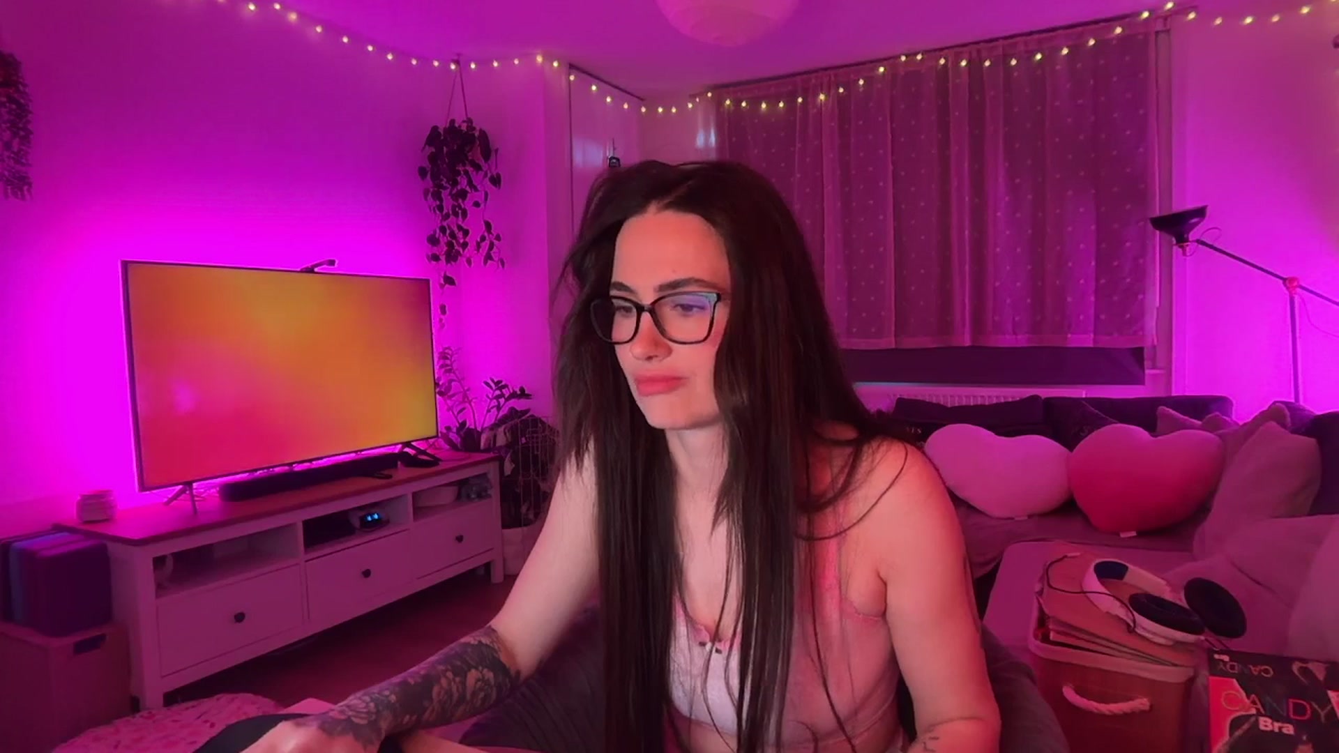 Gallery image thumbnail from SpicyLunaa's myfreecams stream on, 01/05/2026, 13:26 image 18 of 20