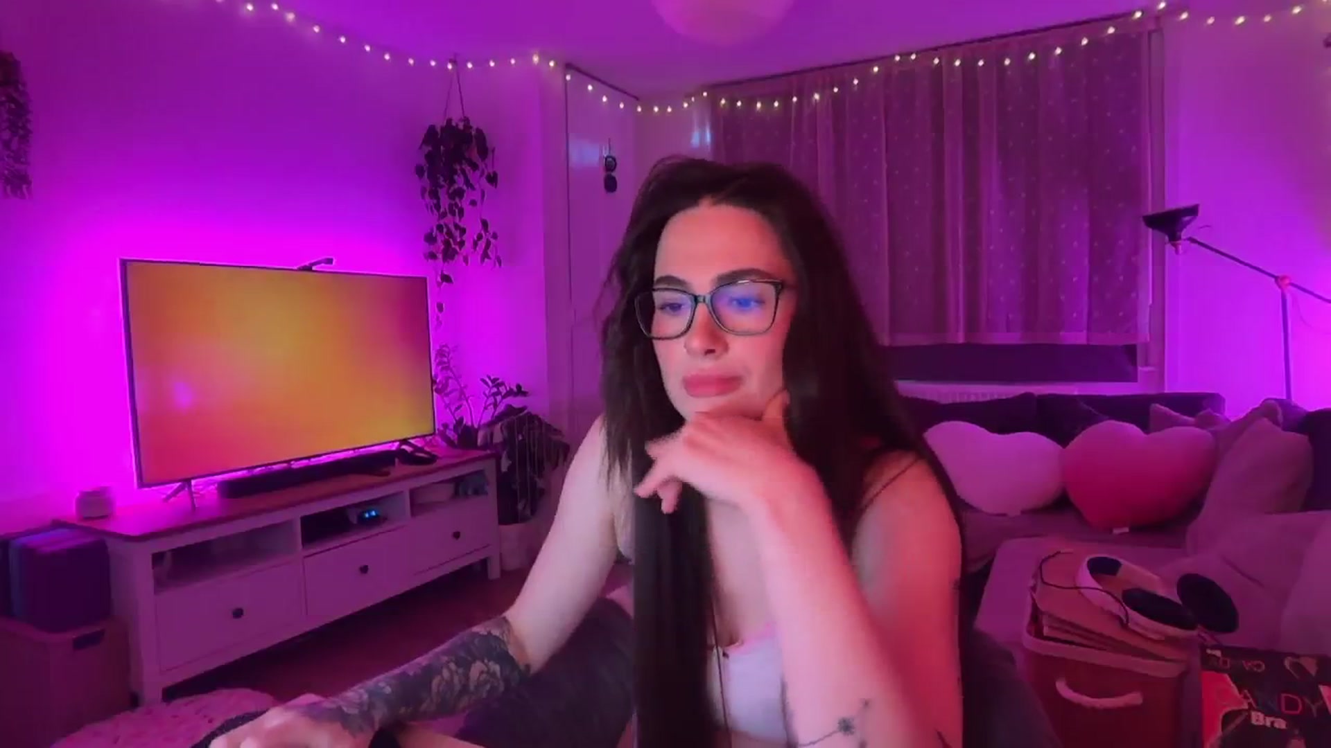Gallery image thumbnail from SpicyLunaa's myfreecams stream on, 01/05/2026, 13:26 image 17 of 20