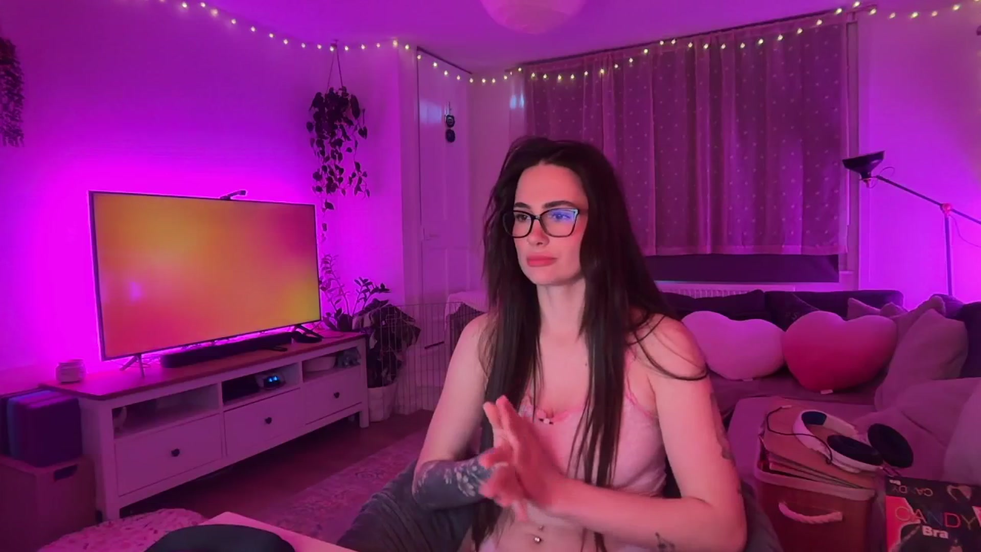 Gallery image thumbnail from SpicyLunaa's myfreecams stream on, 01/05/2026, 13:26 image 11 of 20