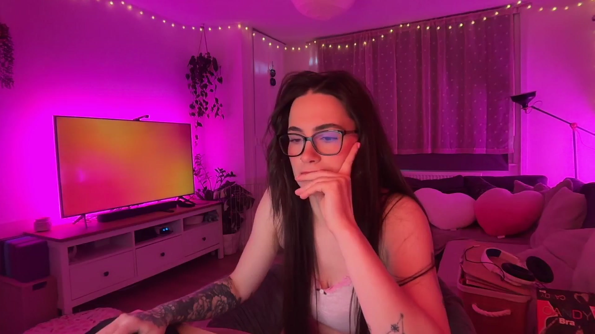 Gallery image thumbnail from SpicyLunaa's myfreecams stream on, 01/05/2026, 13:26 image 15 of 20