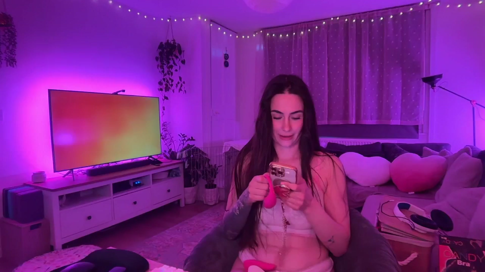 Gallery image thumbnail from SpicyLunaa's myfreecams stream on, 01/05/2026, 15:14 image 18 of 20