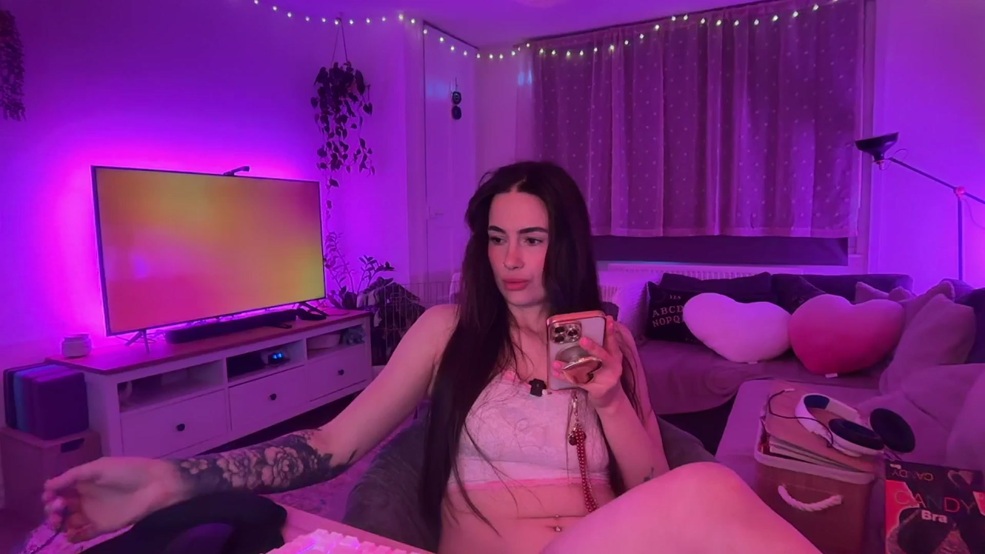 Gallery image thumbnail from SpicyLunaa's myfreecams stream on, 01/05/2026, 15:14 image 2 of 20