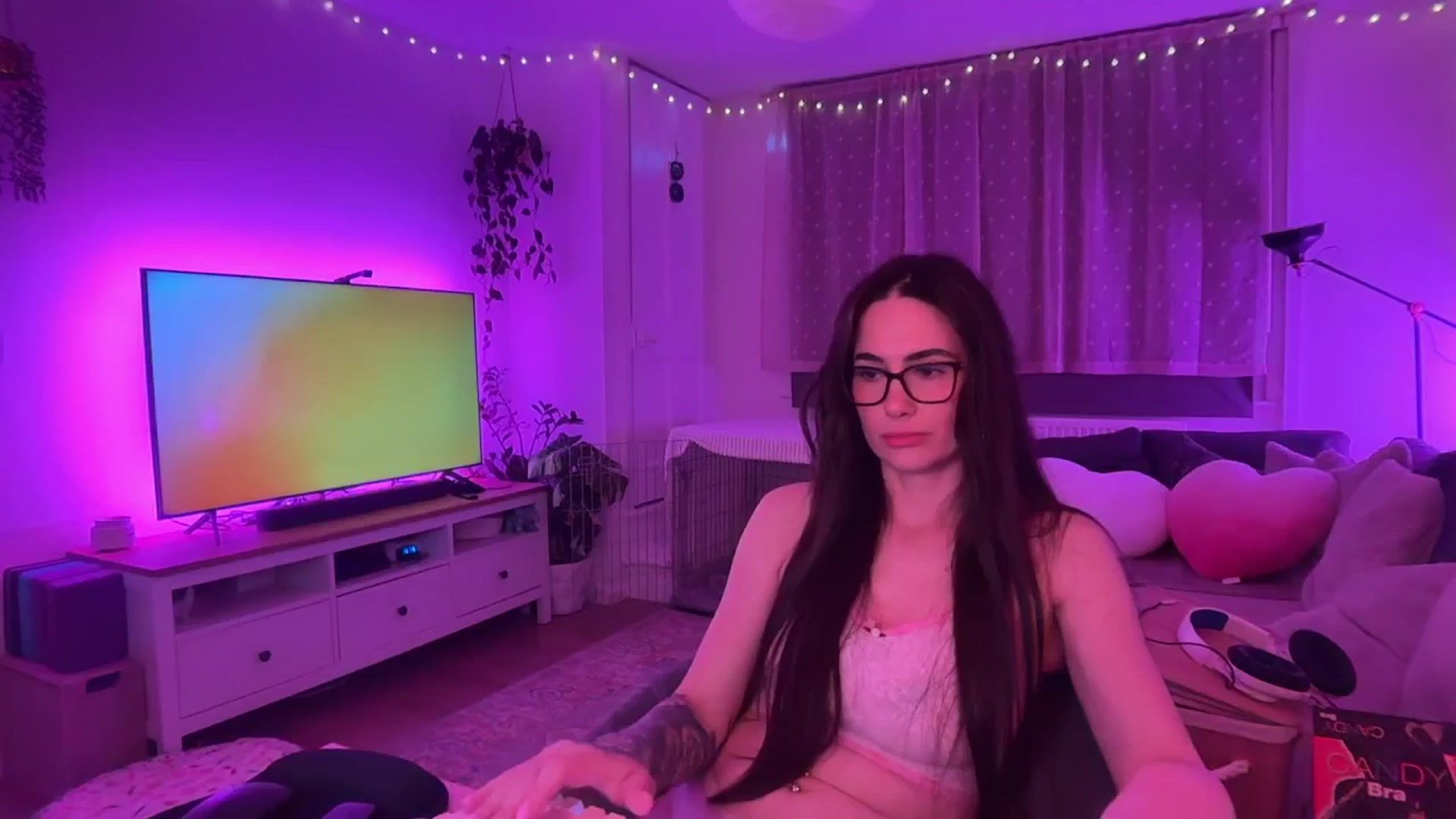 Gallery image thumbnail from SpicyLunaa's myfreecams stream on, 01/05/2026, 15:14 image 17 of 20