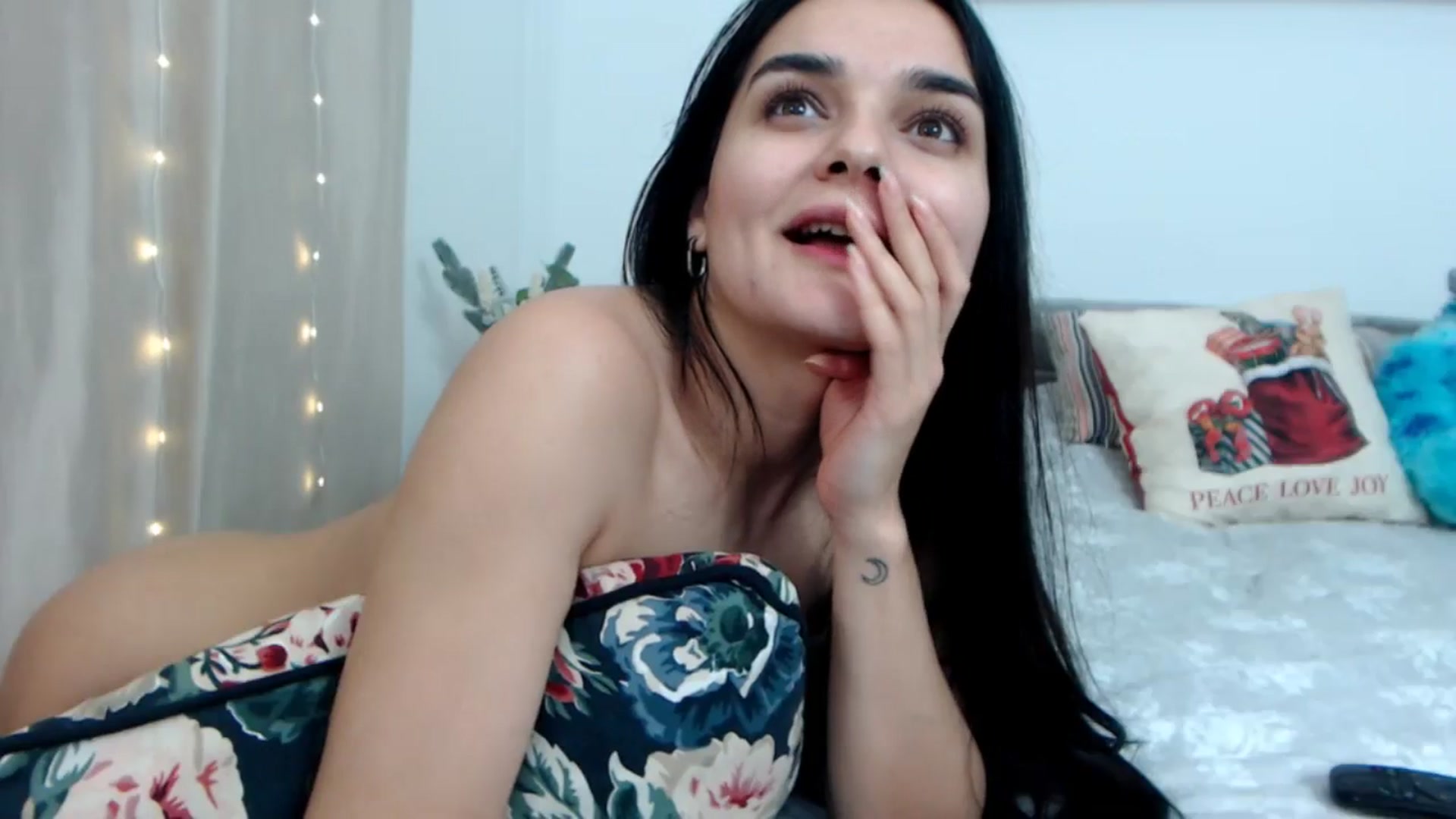 Gallery image thumbnail from Spicy_Eyes's myfreecams stream on, 12/25/2025, 23:29 image 5 of 20